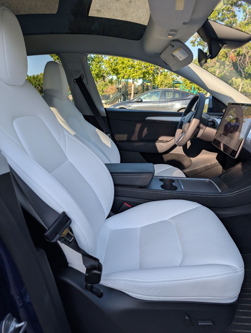 Tesla model Y 2