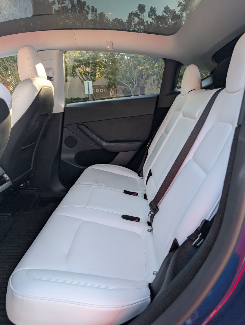 Tesla model Y 3