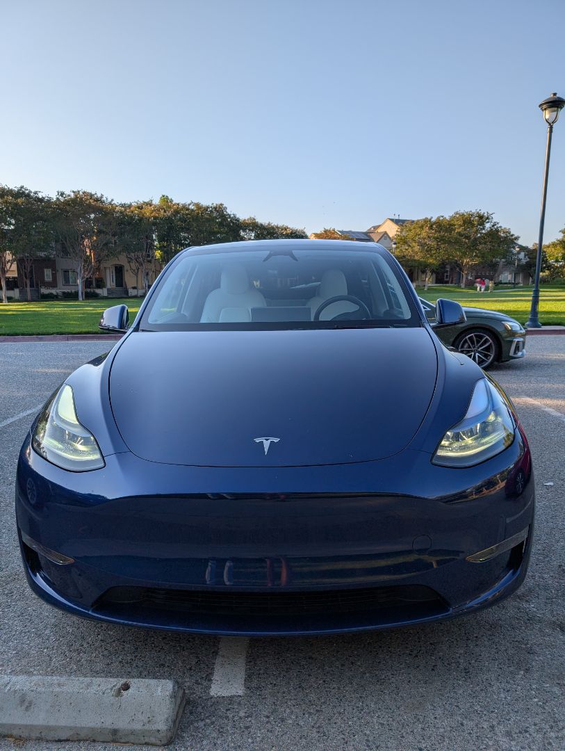 Tesla model Y 9