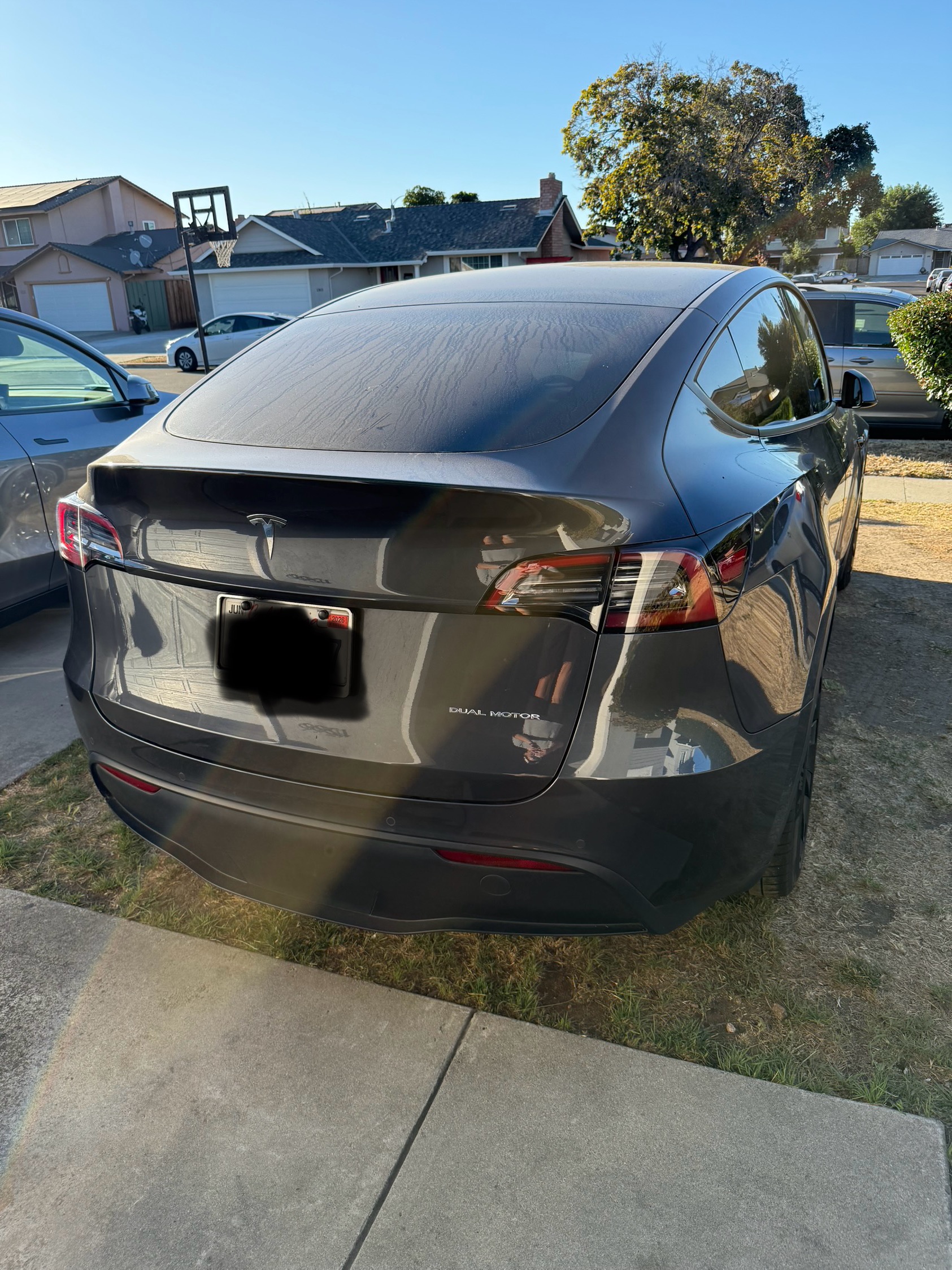 Tesla Model Y 4