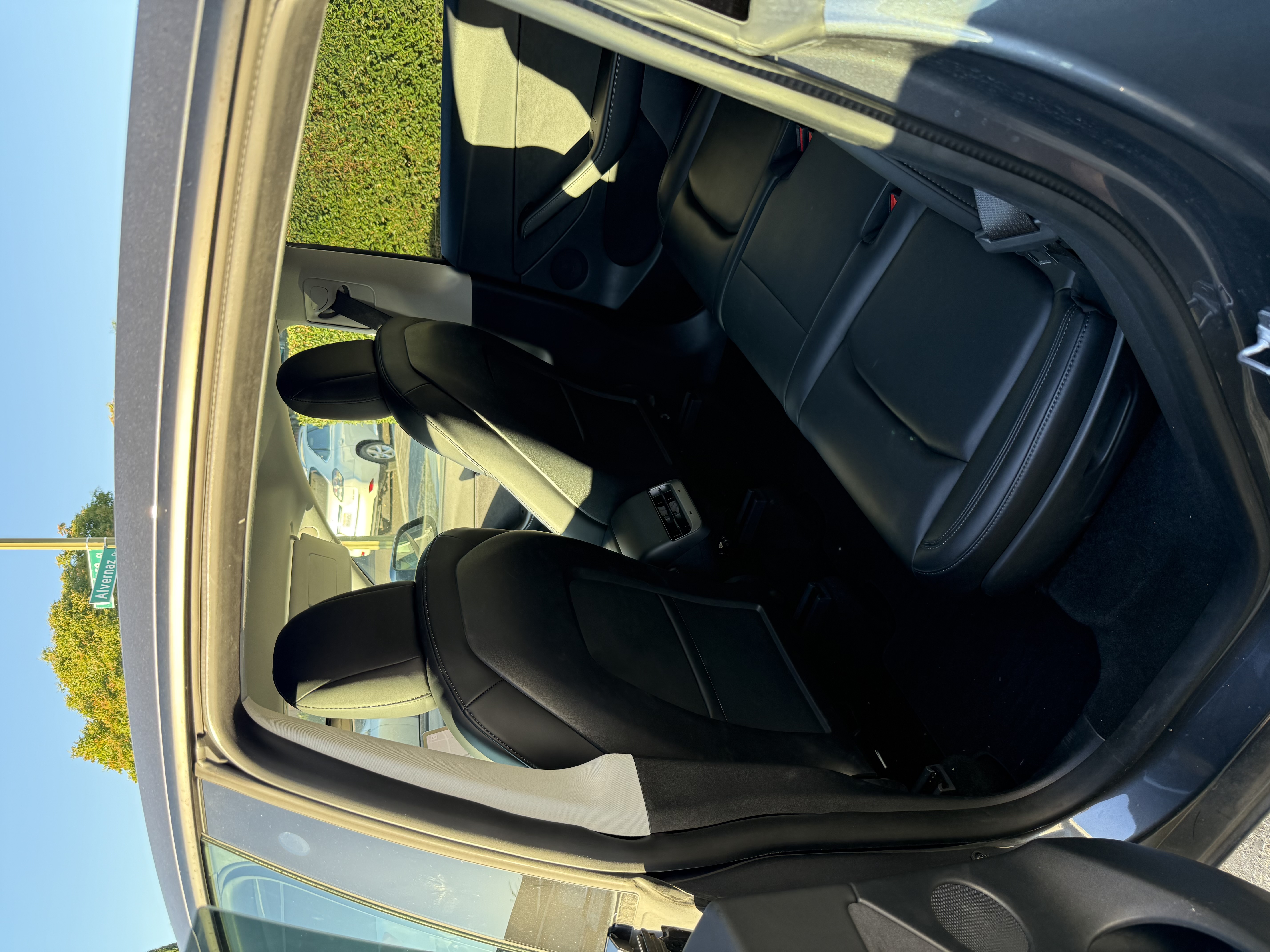 Tesla Model Y 8
