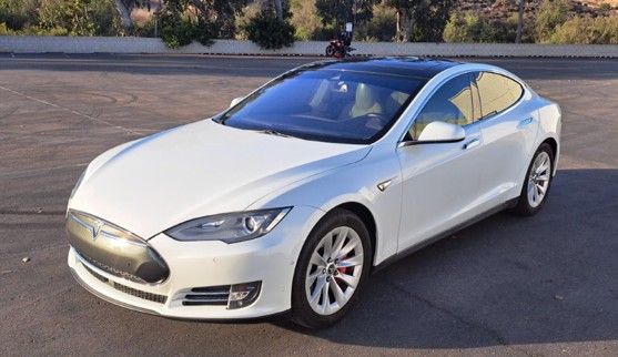 2014 Tesla Model S P85D 4