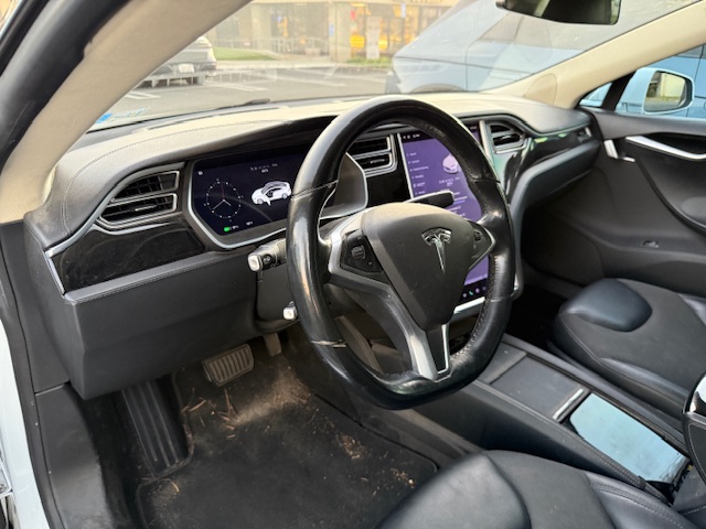 Tesla Model S 85 17