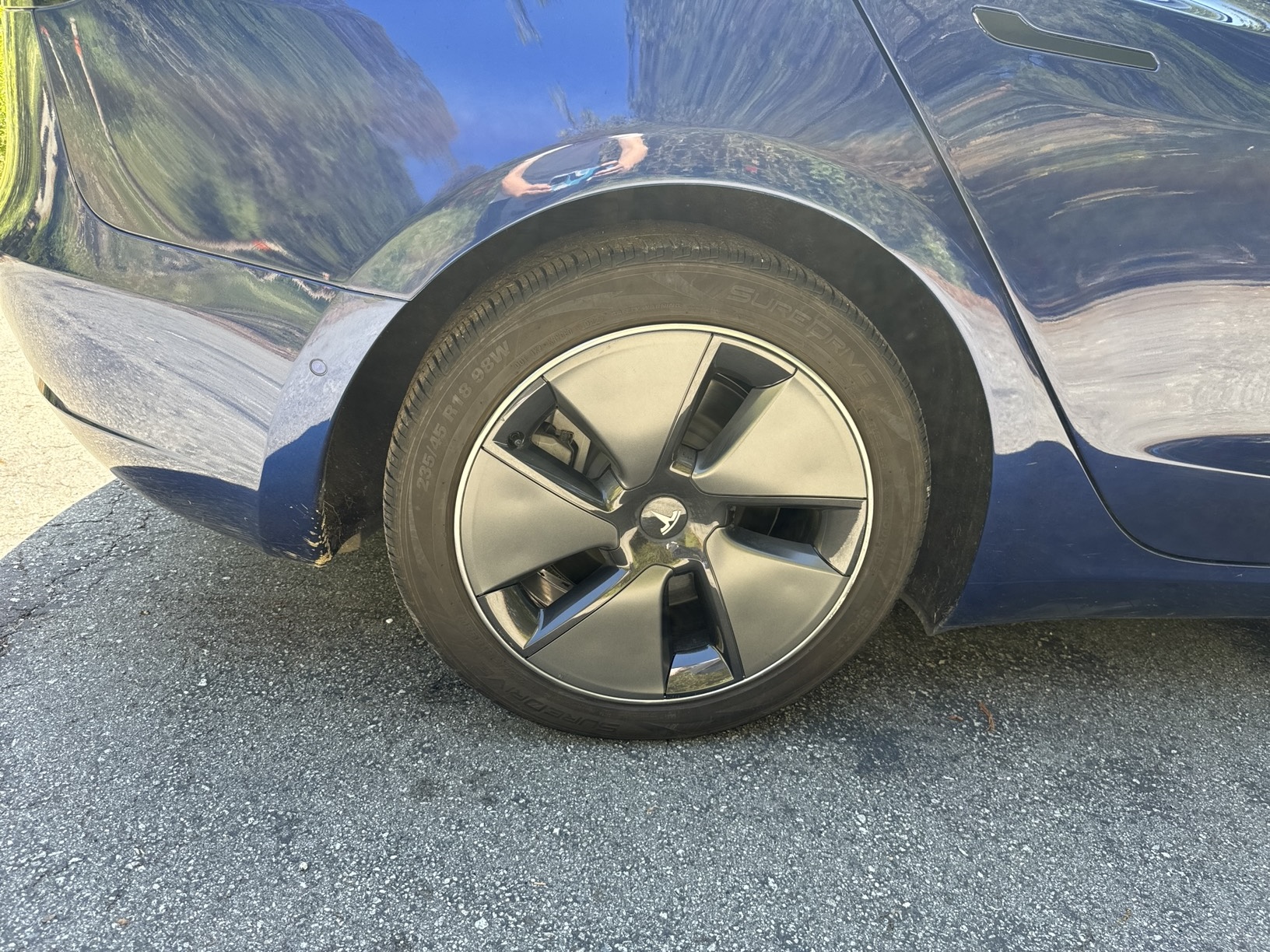 Tesla Model 3 8
