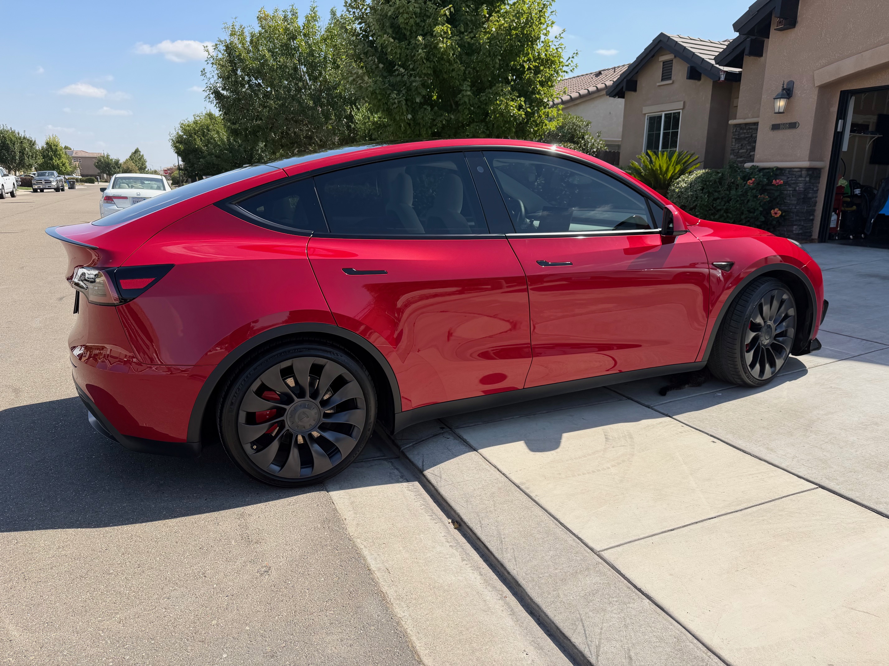 TESLA MODEL Y PERFORMANCE 5