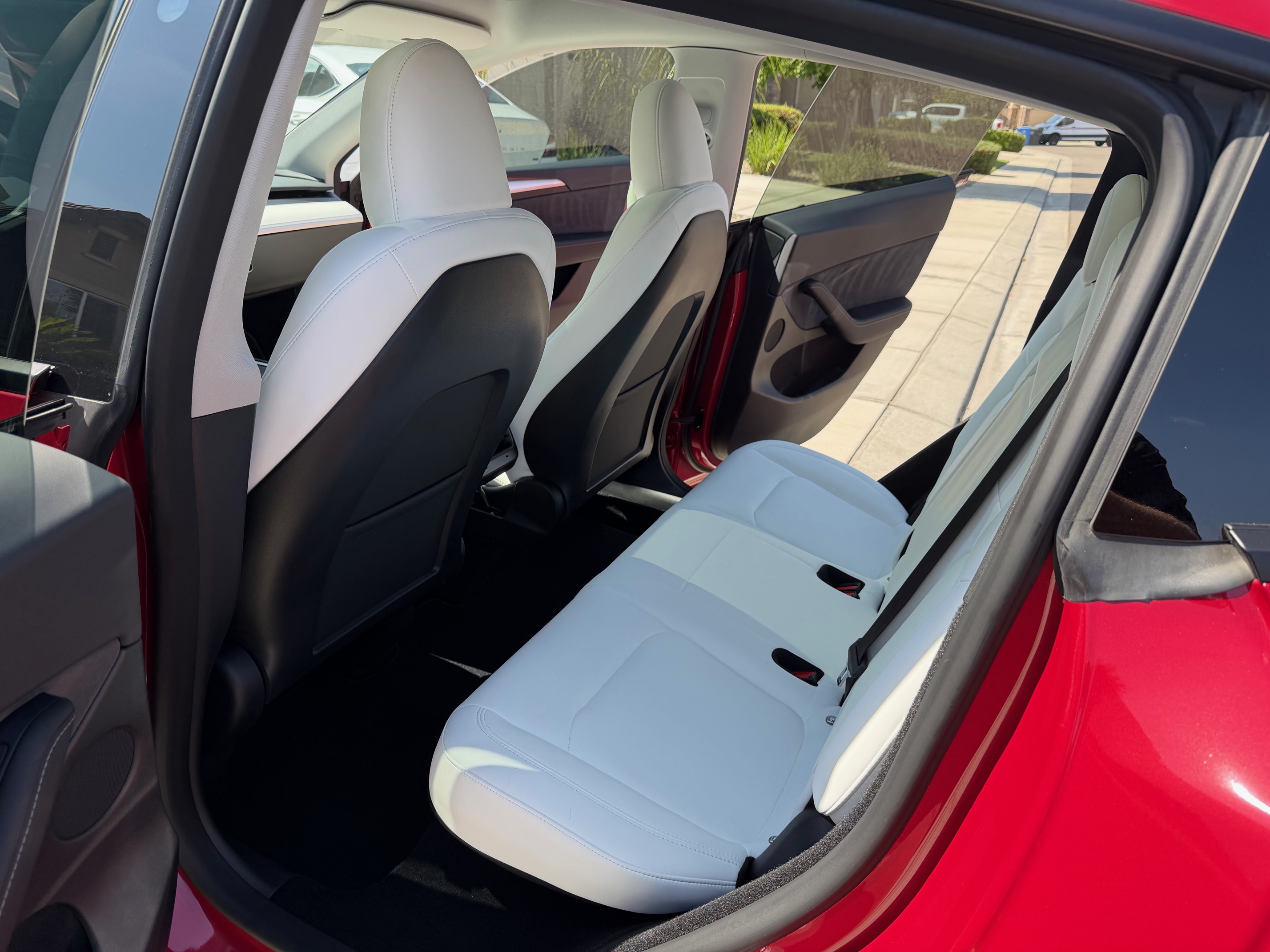 TESLA MODEL Y PERFORMANCE 9