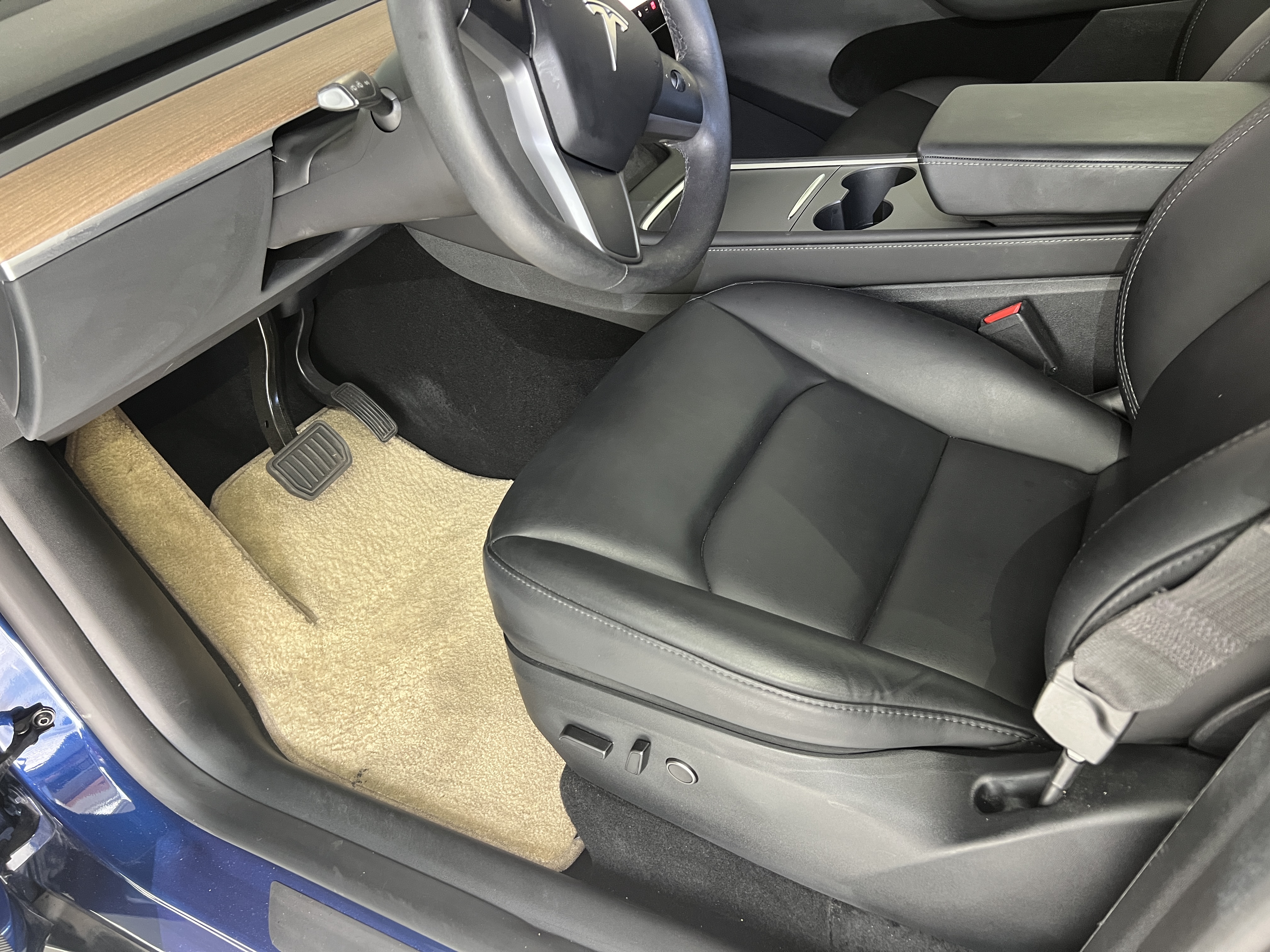 Tesla Model Y Long Range 8