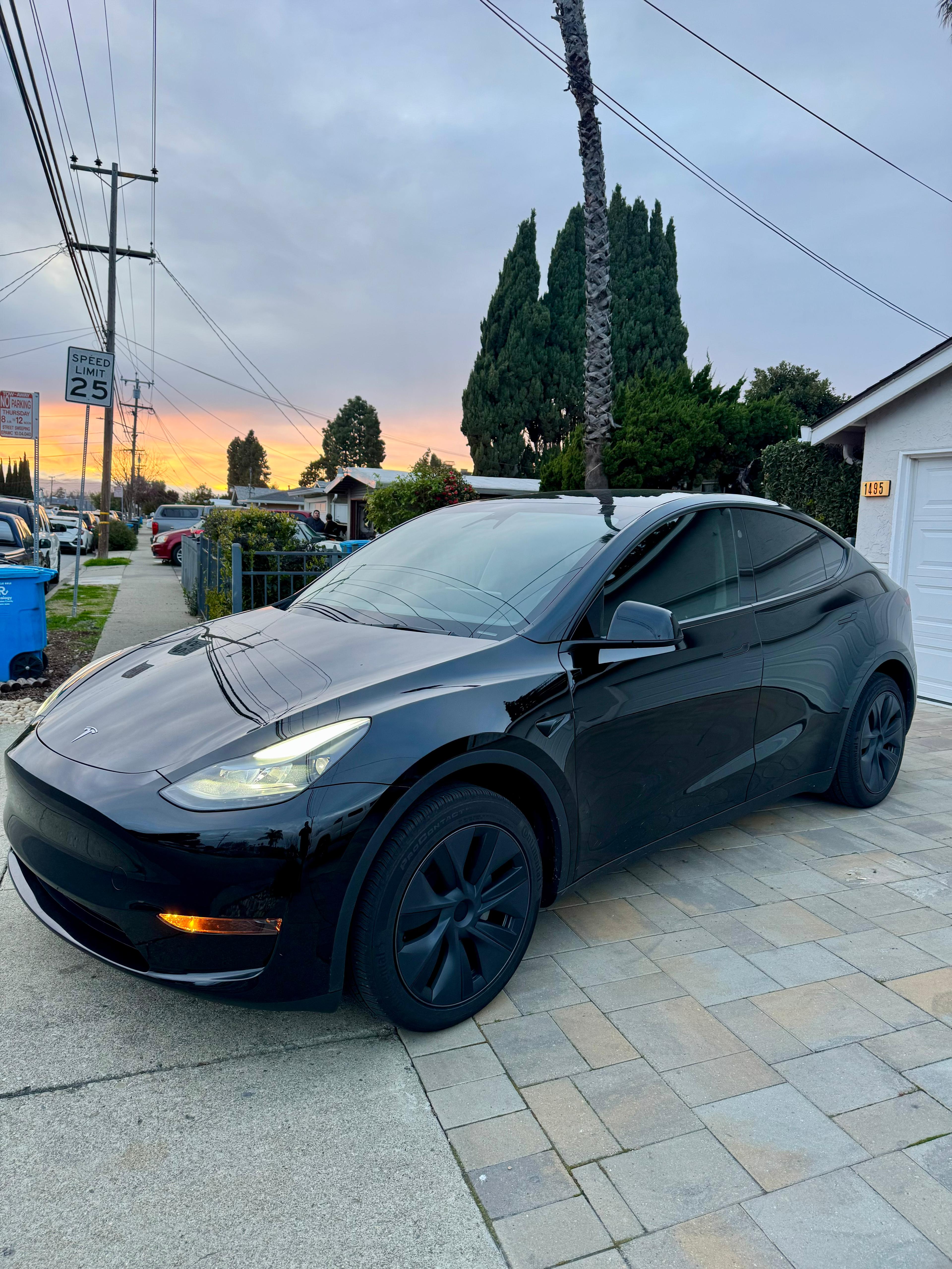 Tesla Model Y 2