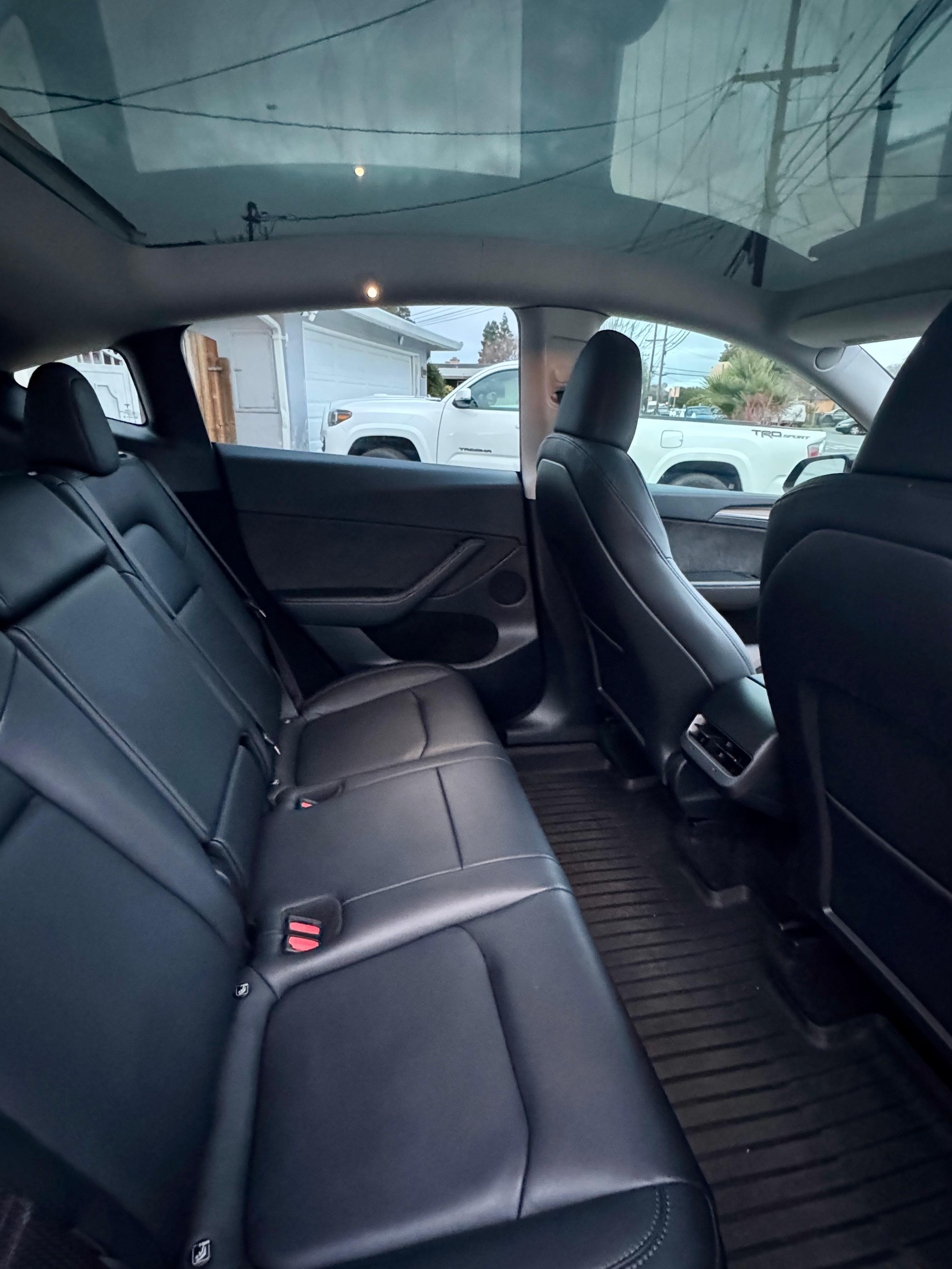 Tesla Model Y 6