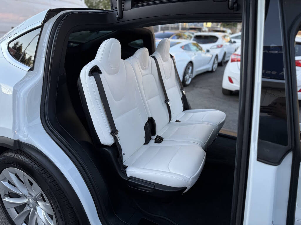 Tesla Model X 8