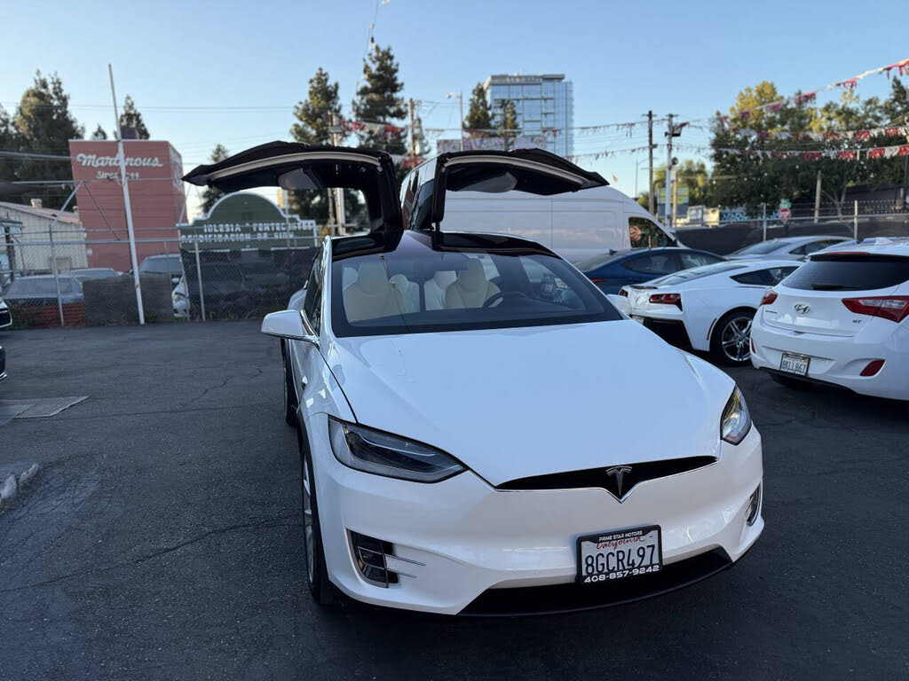 Tesla Model X 3
