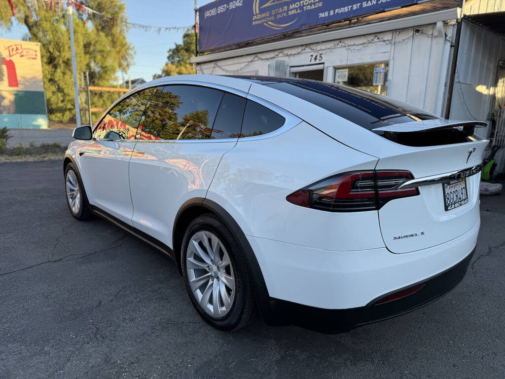 Tesla Model X 7
