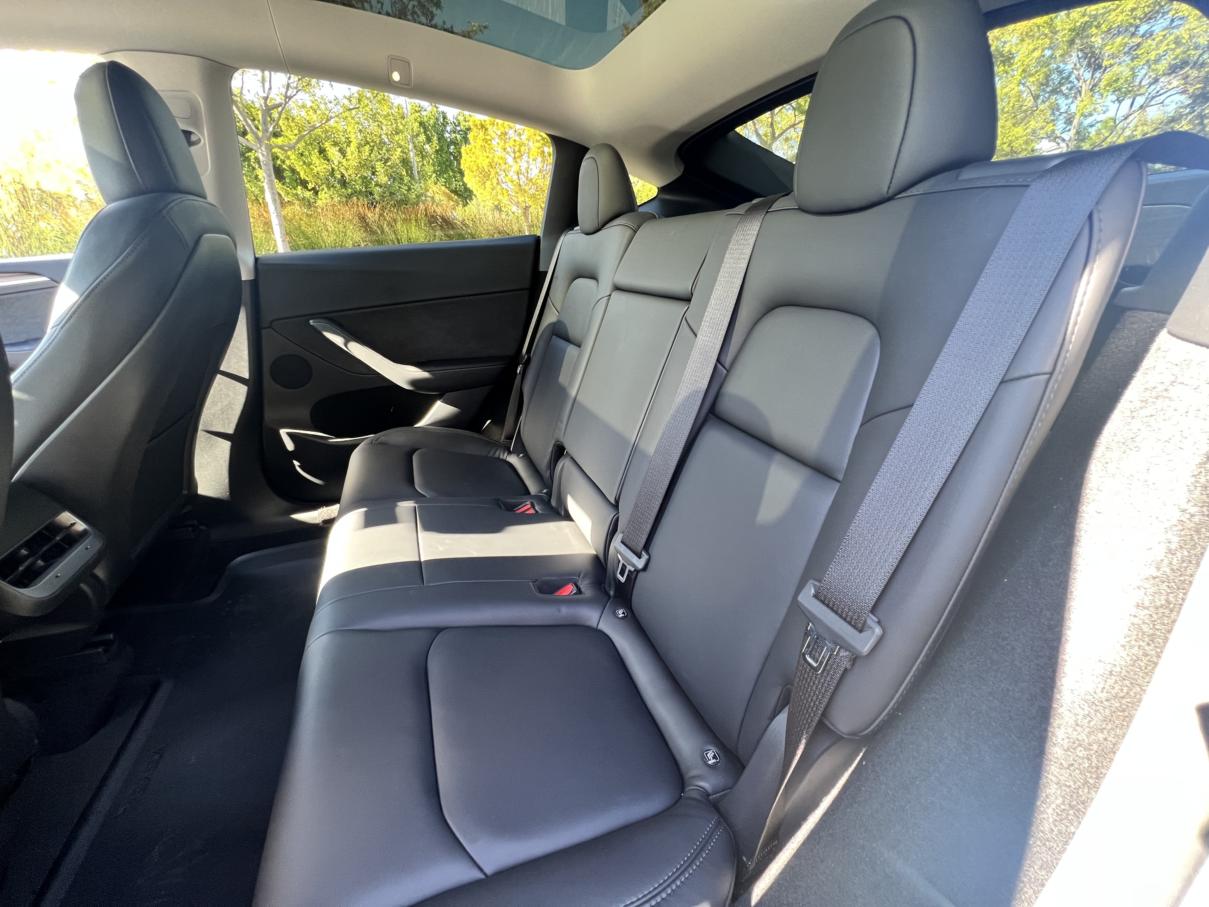 Tesla Model Y 4