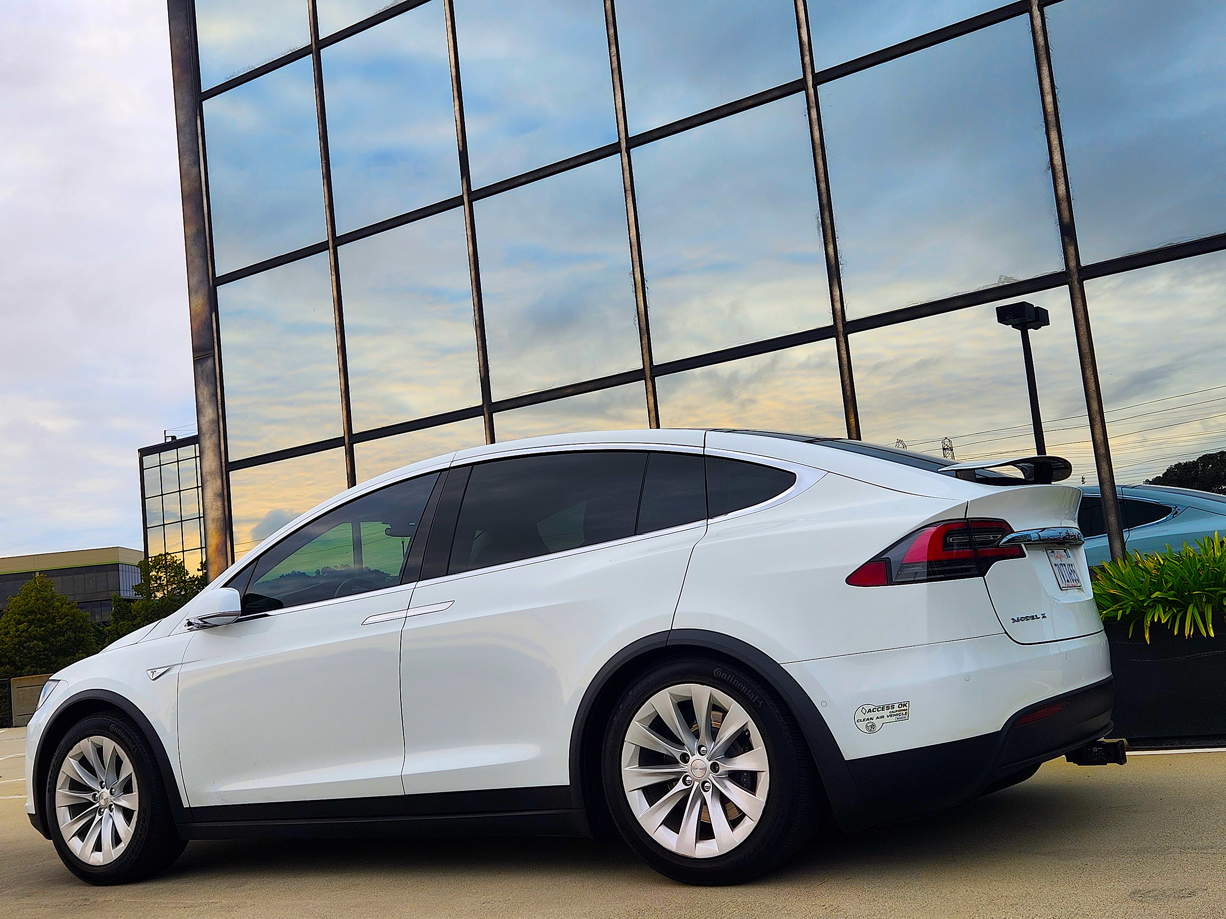 2016 Tesla X75D 8