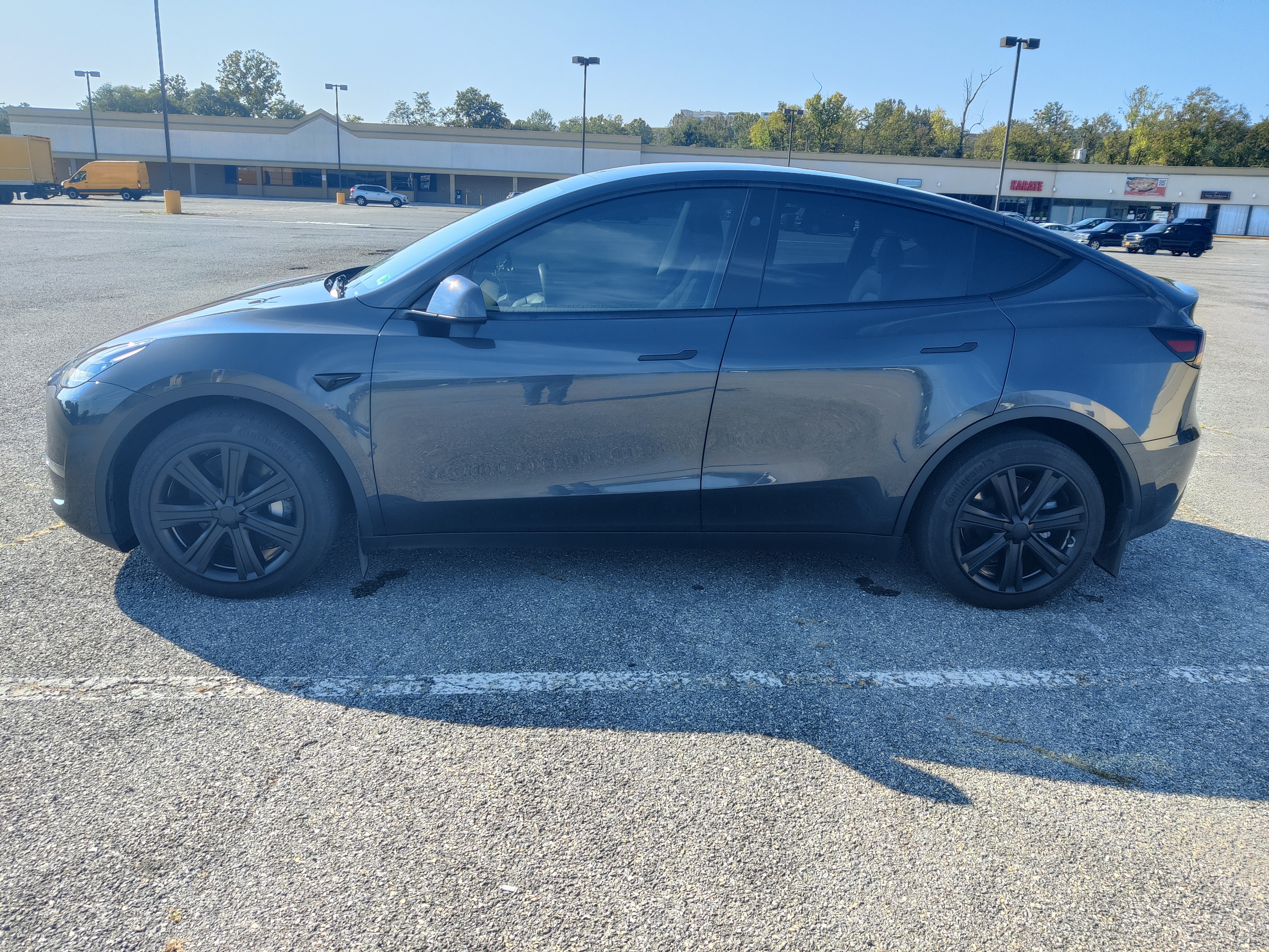 Tesla Model Y Long Range AWD 3