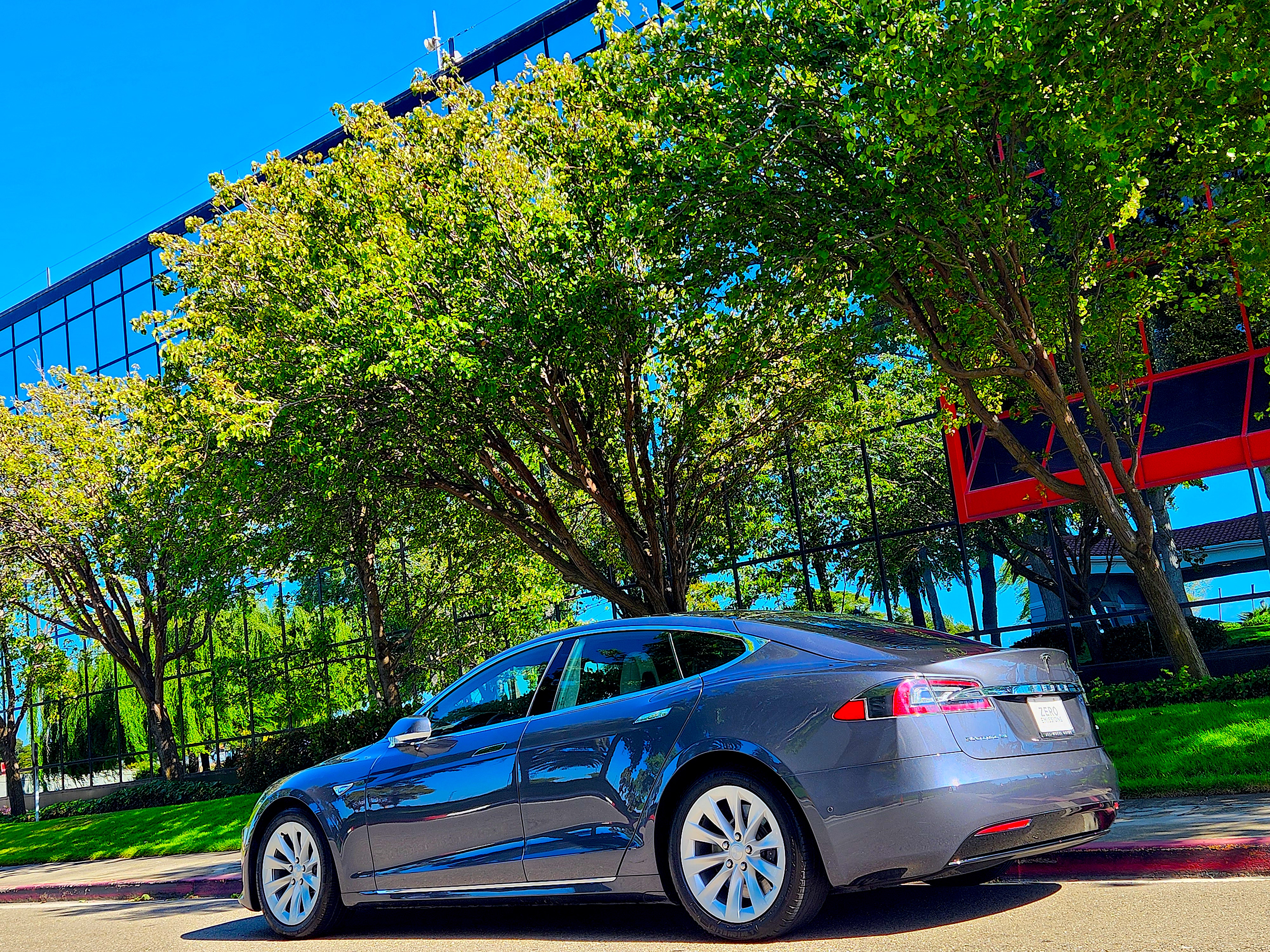 Tesla S75D with FREE UNLIMITED SUPERCHARGING 4