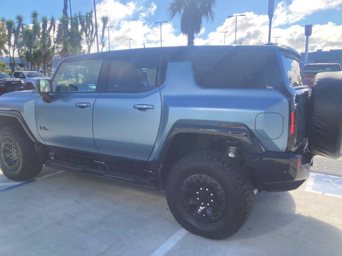 2024 Hummer EV SUV 3X Omega Edition 8