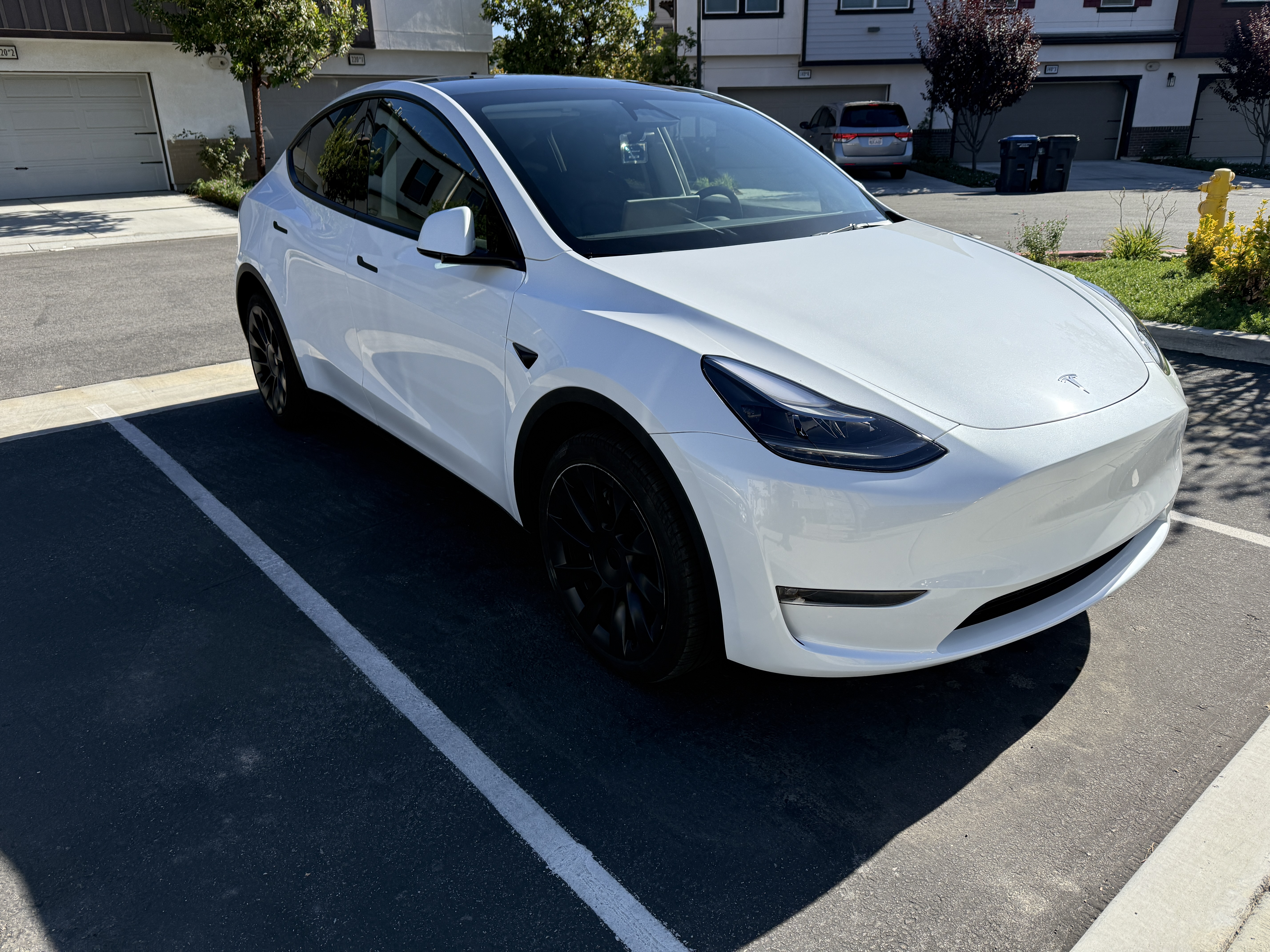 Tesla Model Y Long Range AWD 3