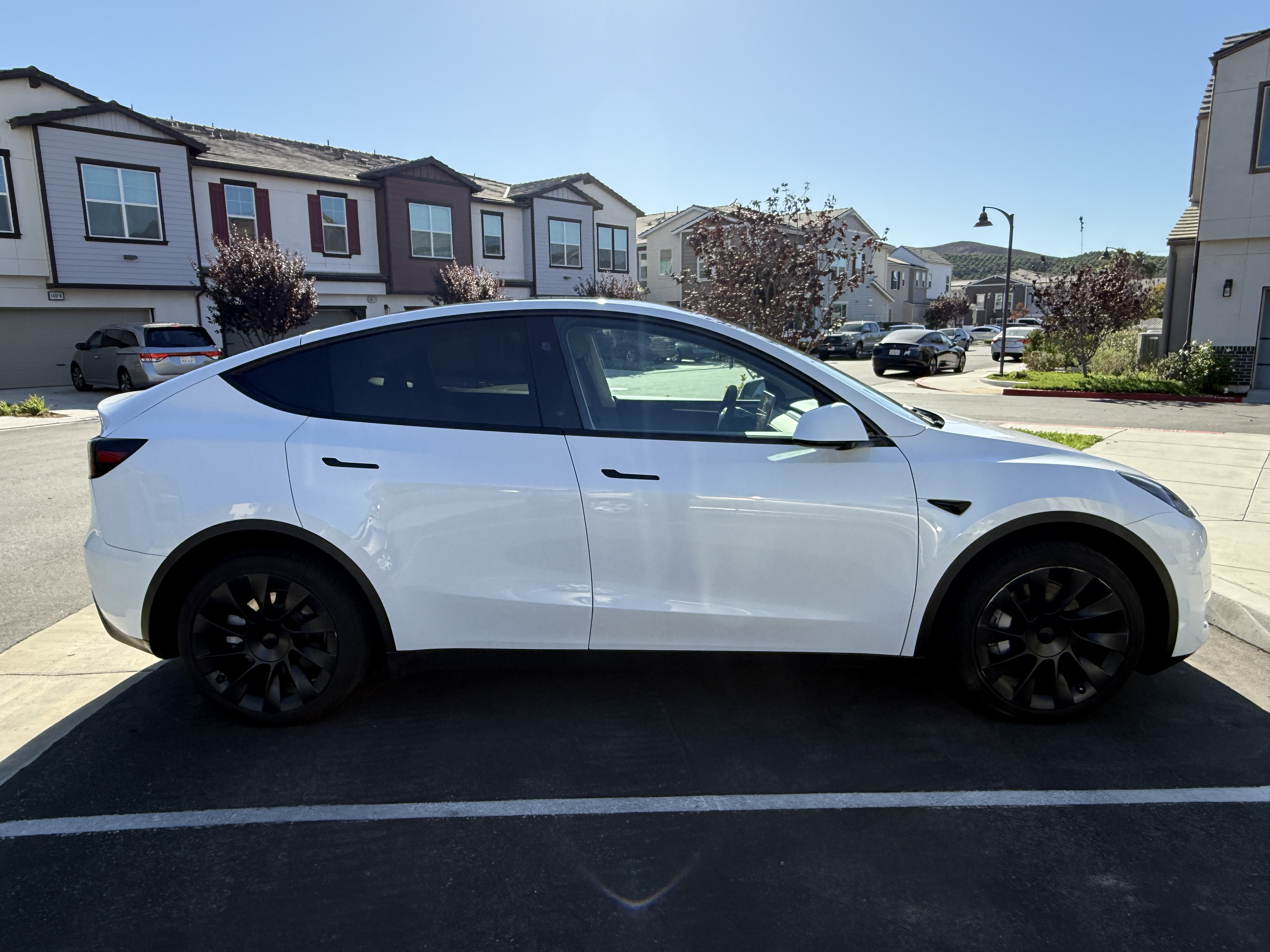Tesla Model Y Long Range AWD 4