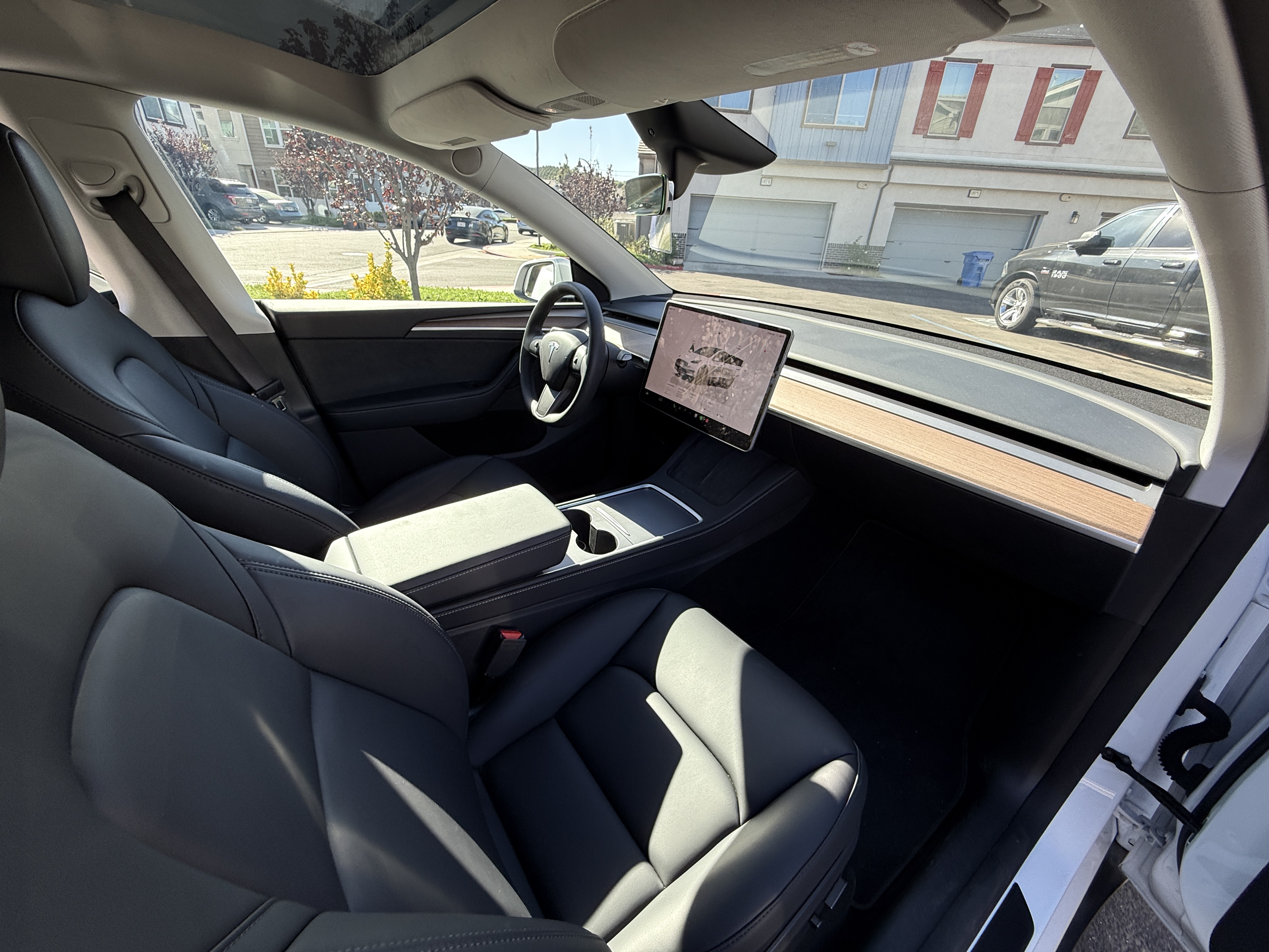 Tesla Model Y Long Range AWD 13