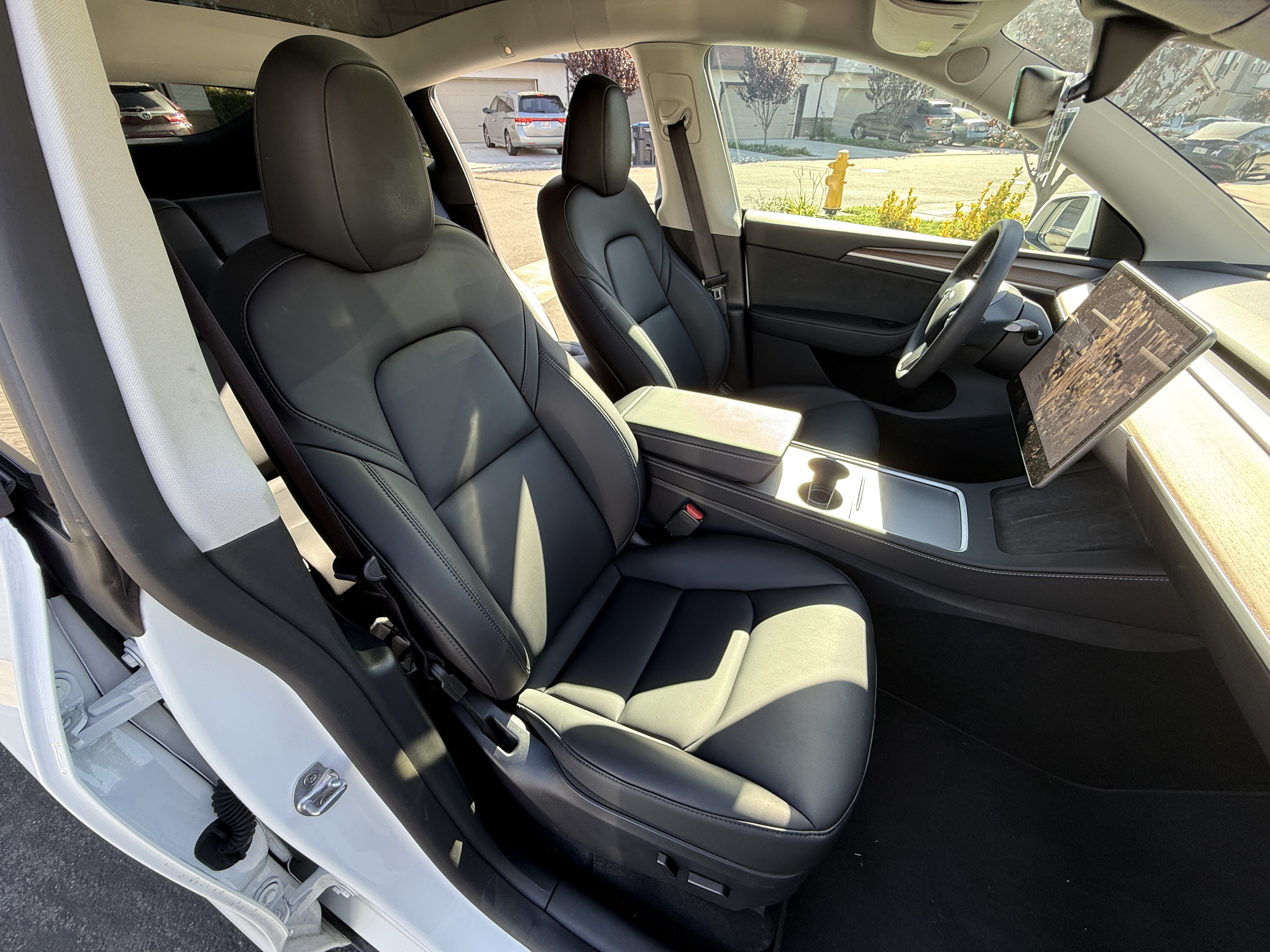 Tesla Model Y Long Range AWD 14