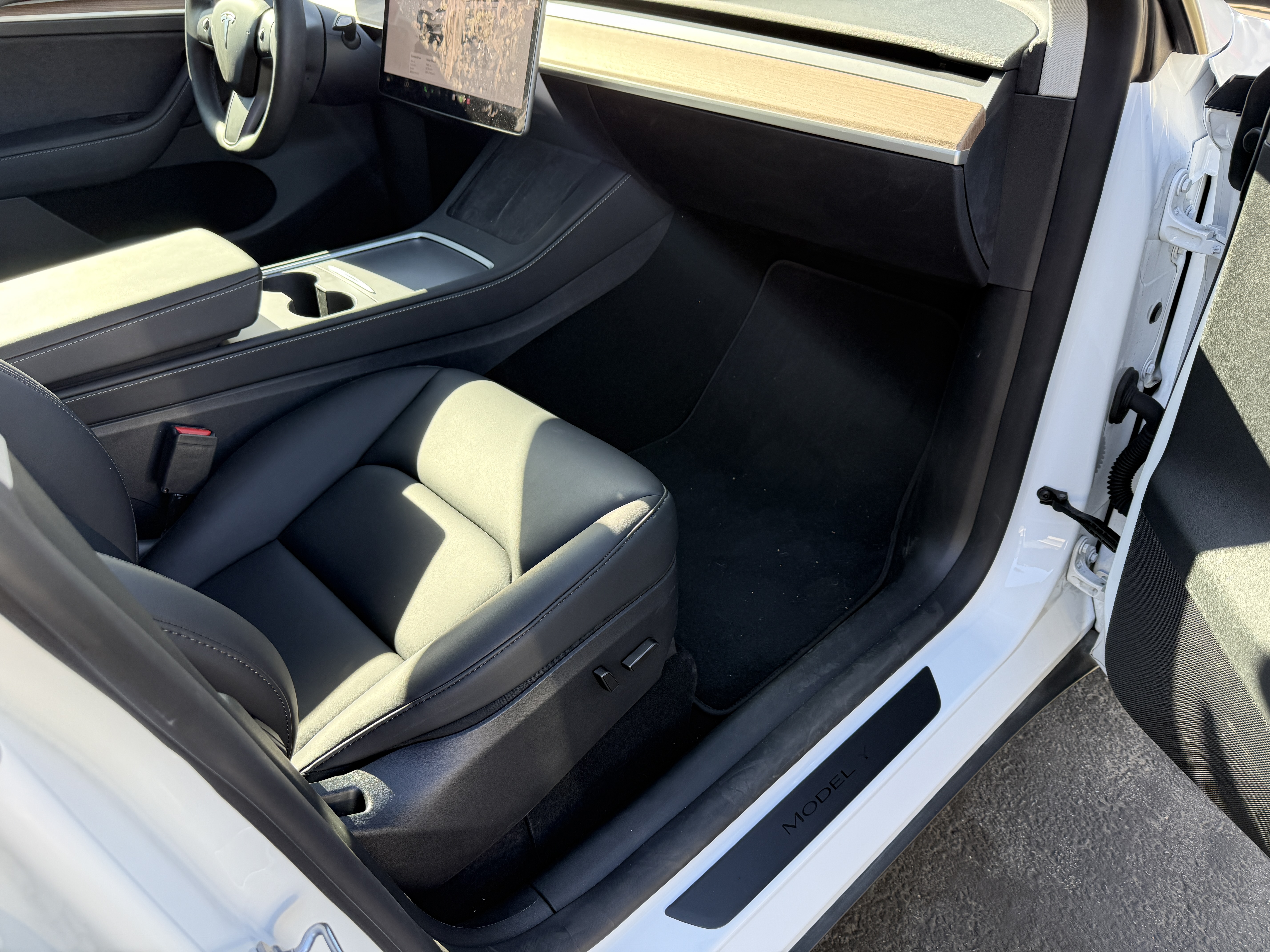 Tesla Model Y Long Range AWD 15