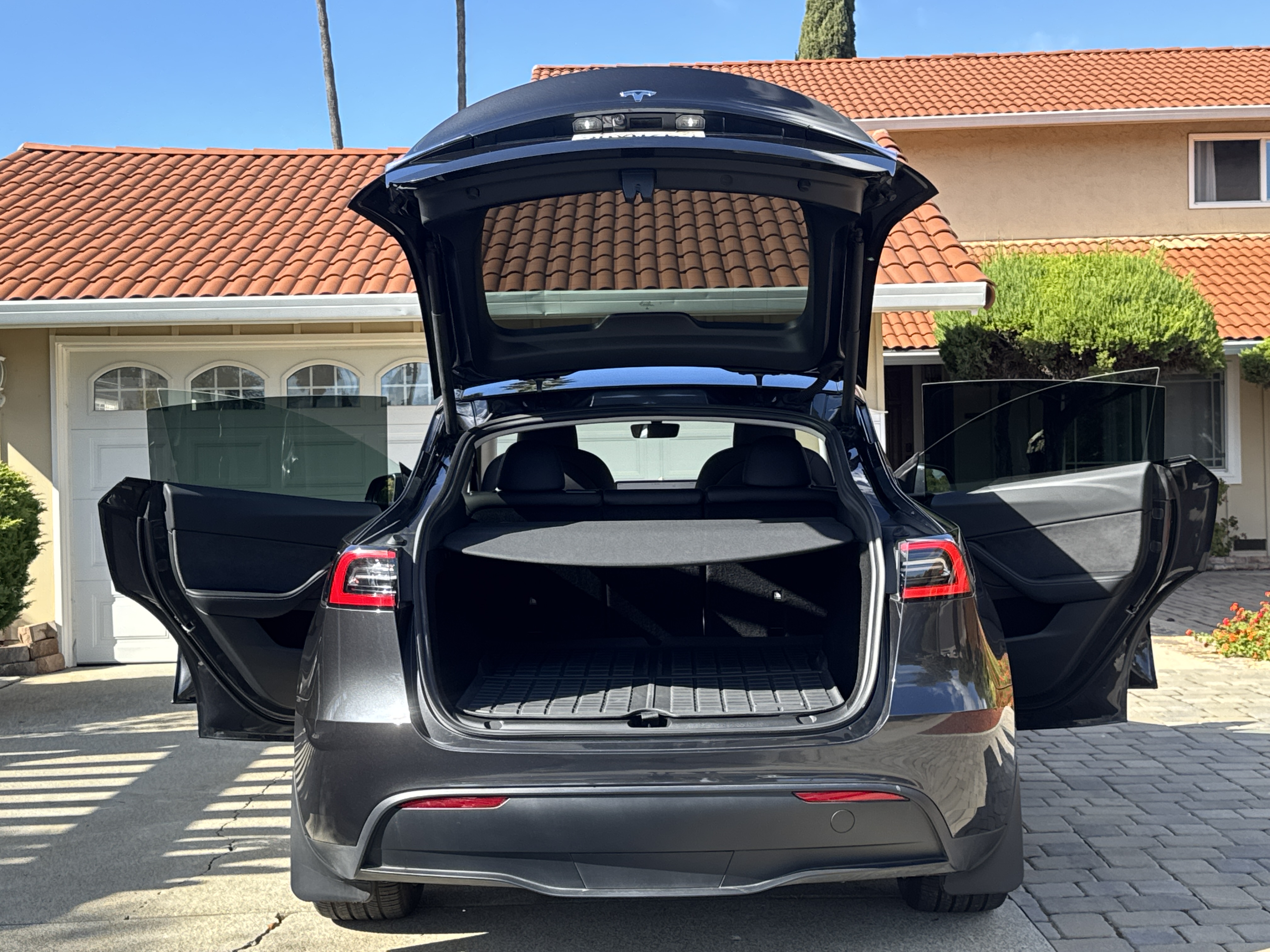 Tesla Model Y 4