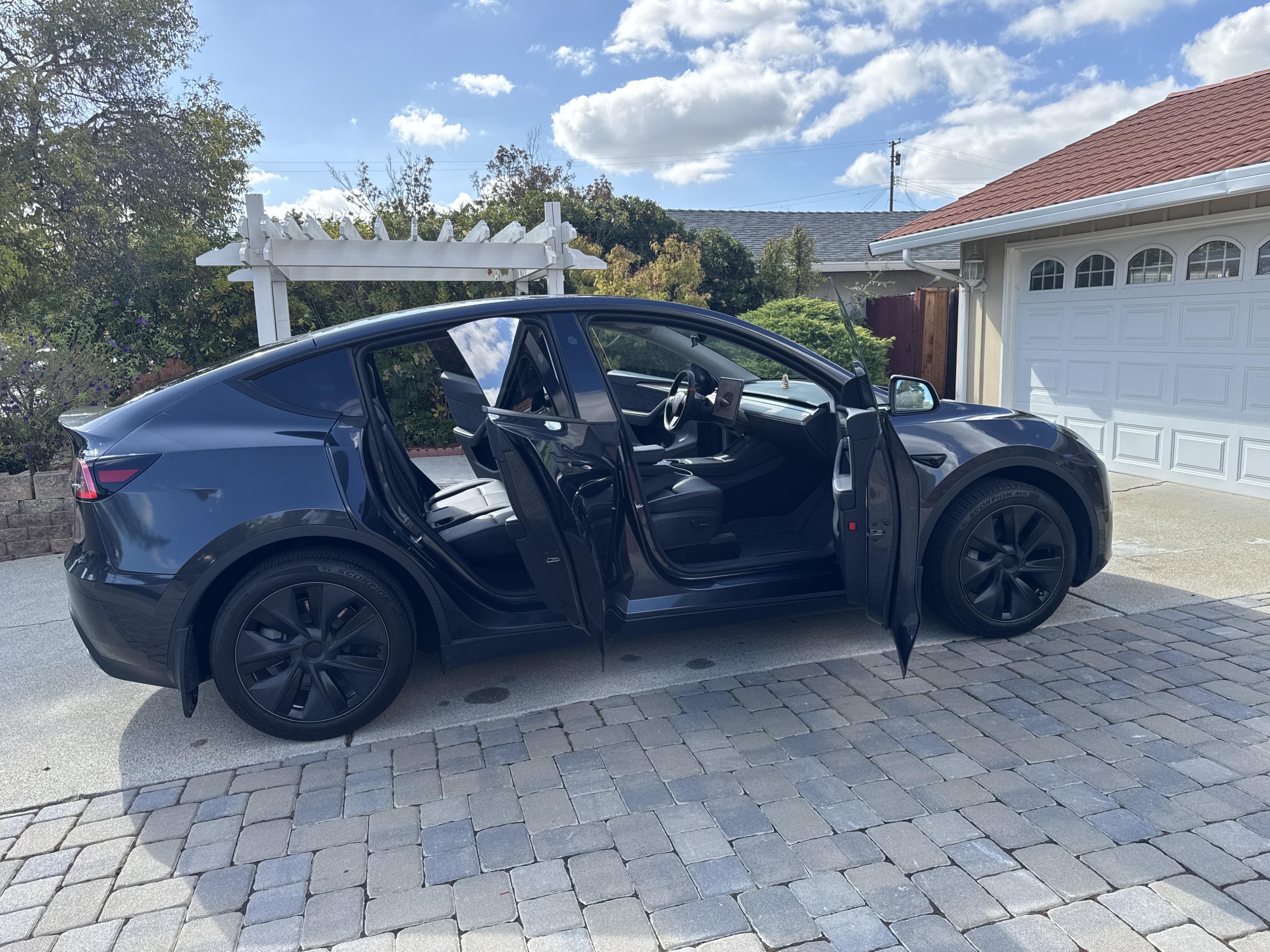 Tesla Model Y 8