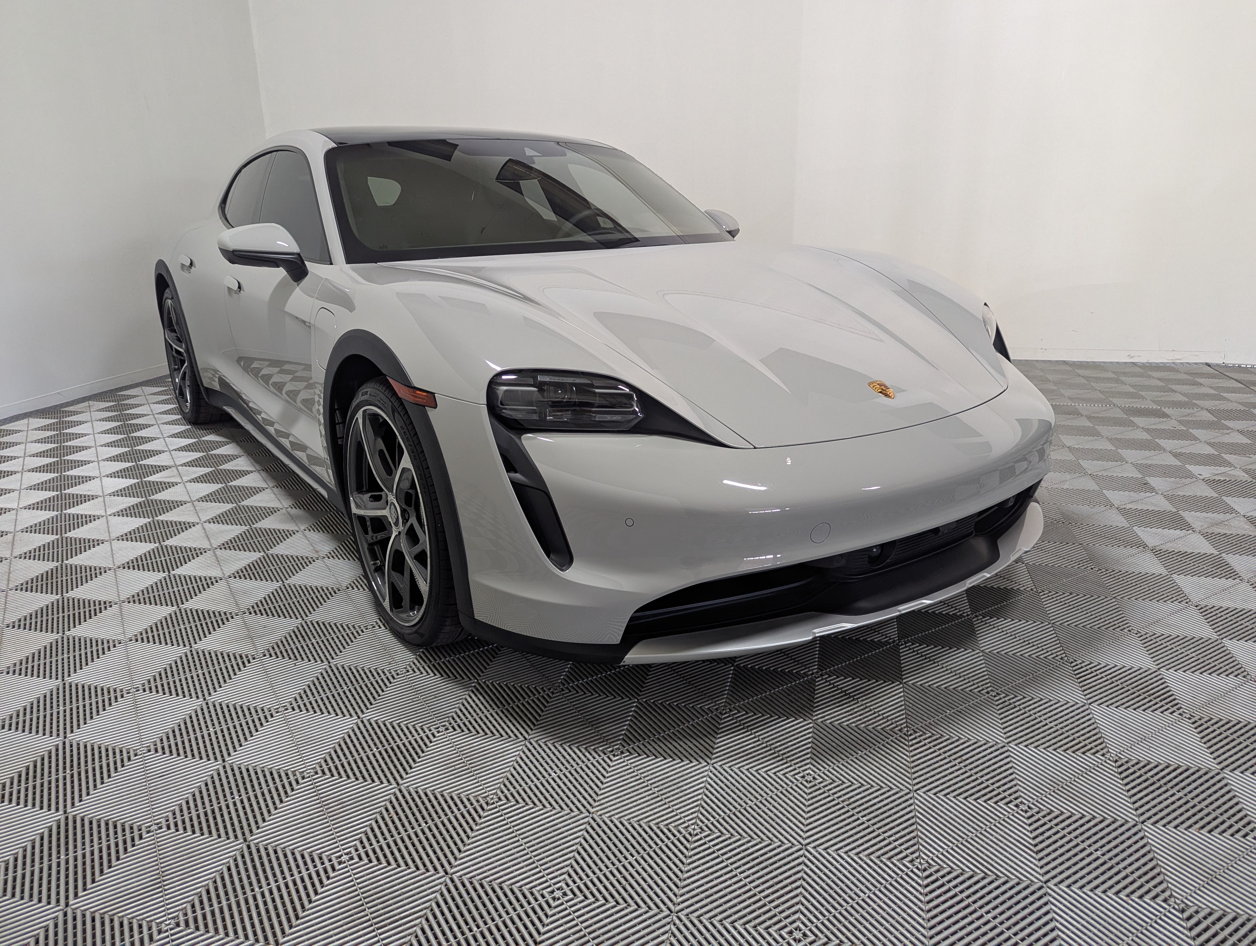 2022 Porsche Taycan 4 Cross Turismo 2