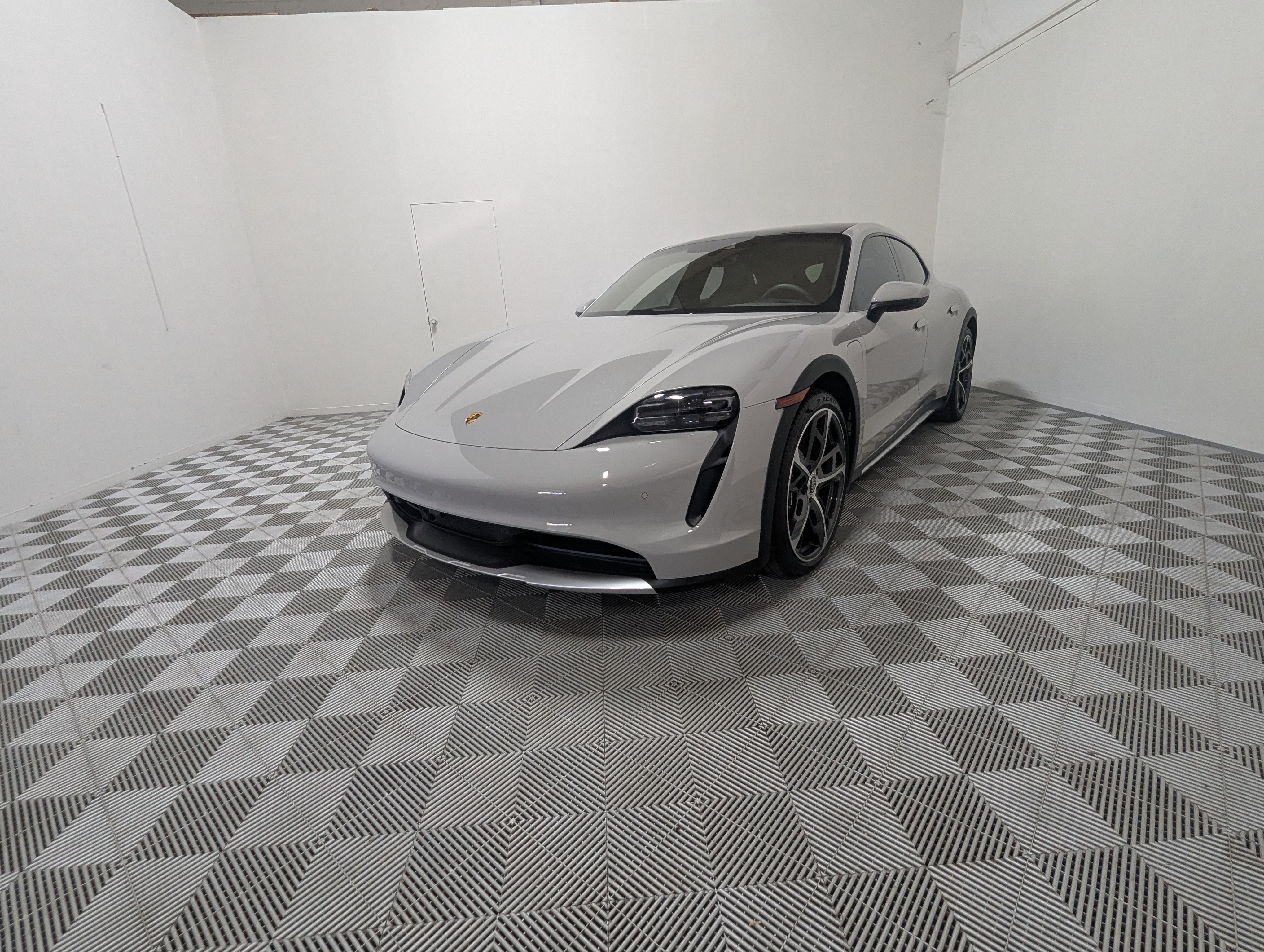 2022 Porsche Taycan 4 Cross Turismo 3