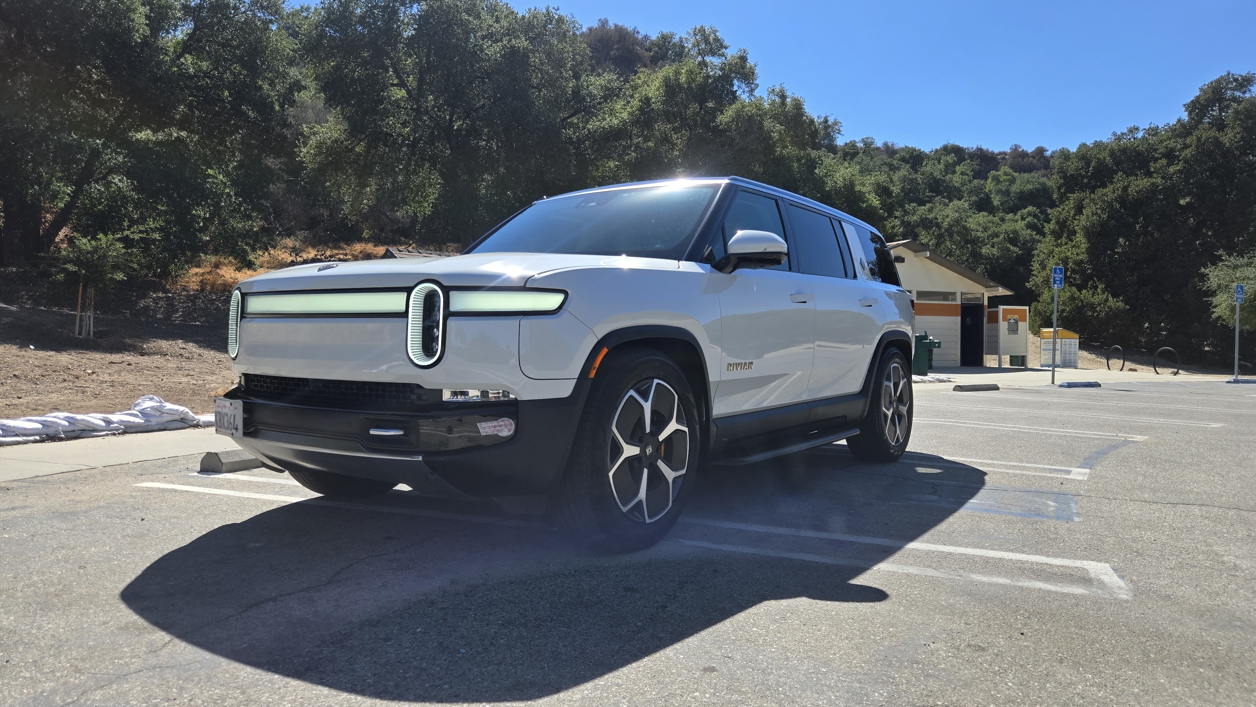 1 2023 Rivian R1S Adventure Quad Motor – 21” Wheels – $10k+ Upgrades 2