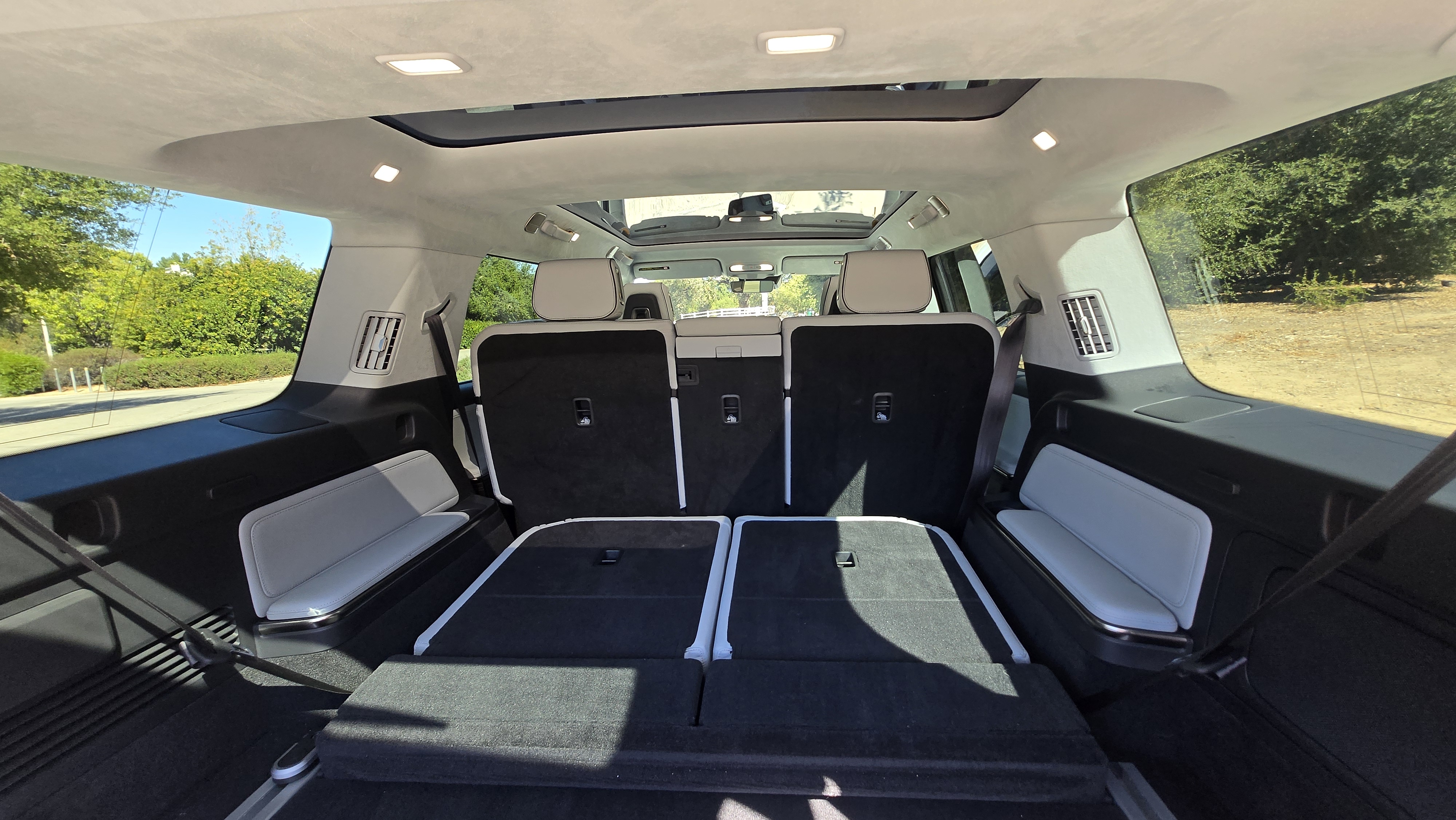 1 2023 Rivian R1S Adventure Quad Motor – 21” Wheels – $10k+ Upgrades 3