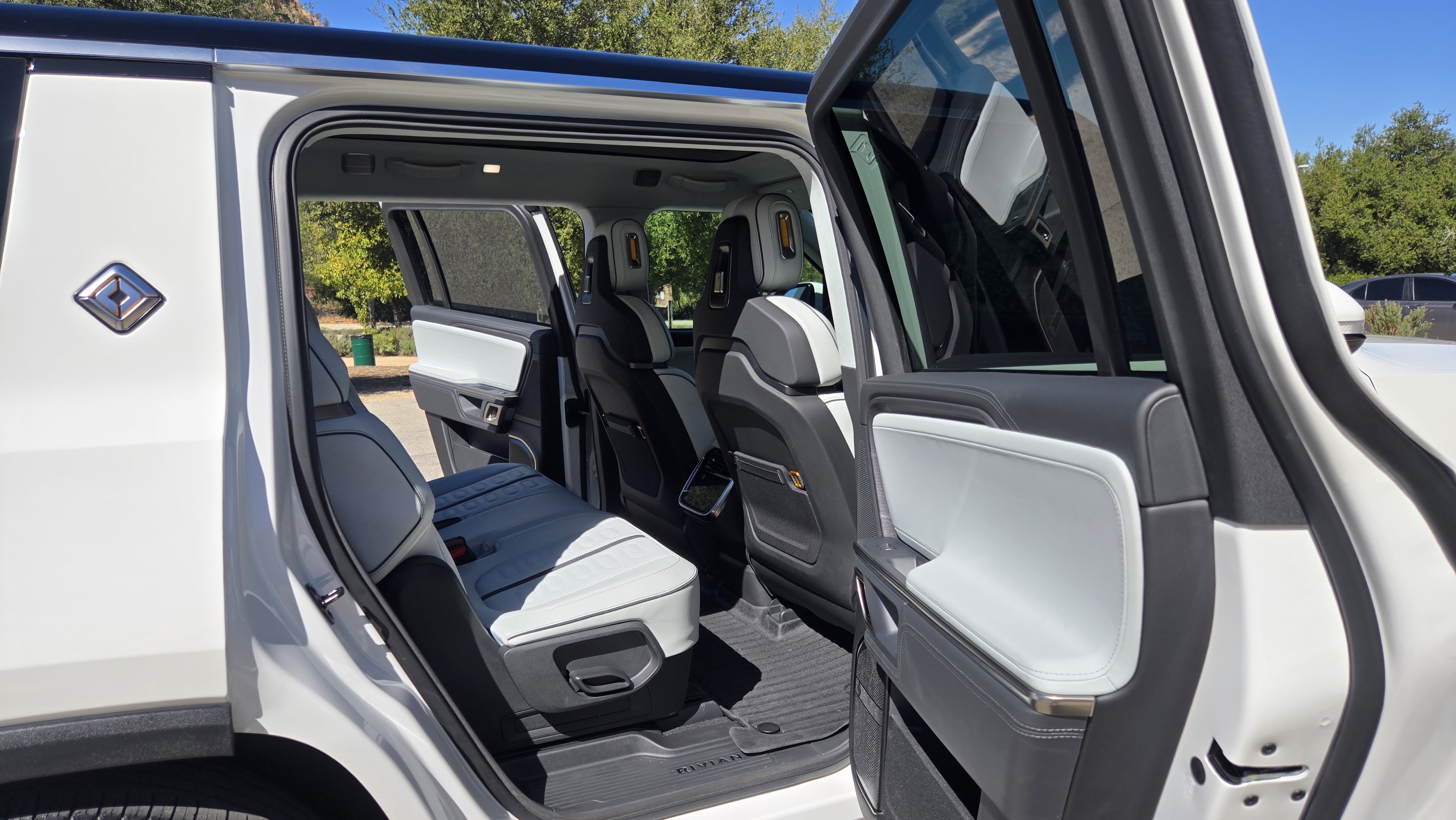 1 2023 Rivian R1S Adventure Quad Motor – 21” Wheels – $10k+ Upgrades 4