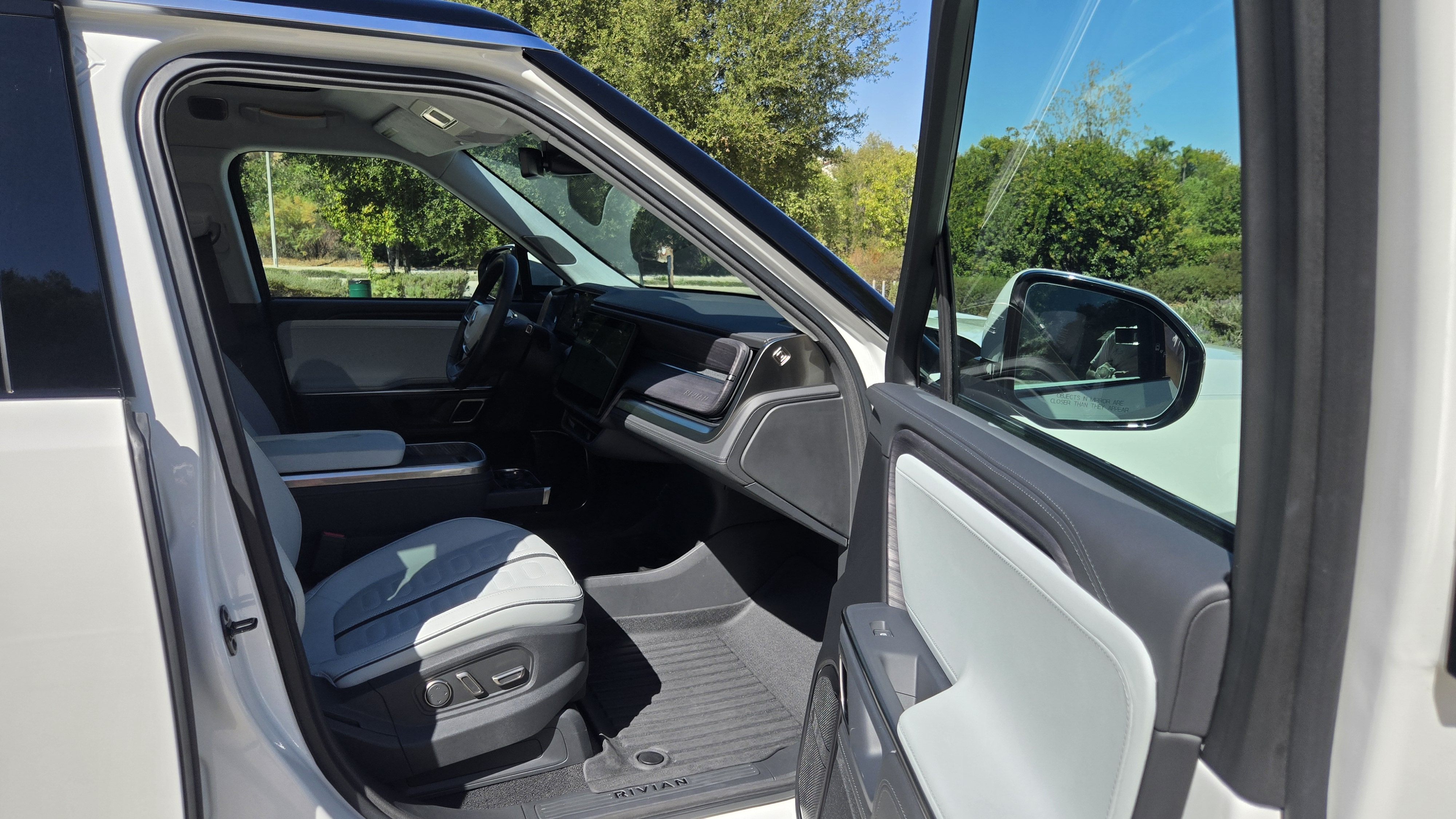 1 2023 Rivian R1S Adventure Quad Motor – 21” Wheels – $10k+ Upgrades 5