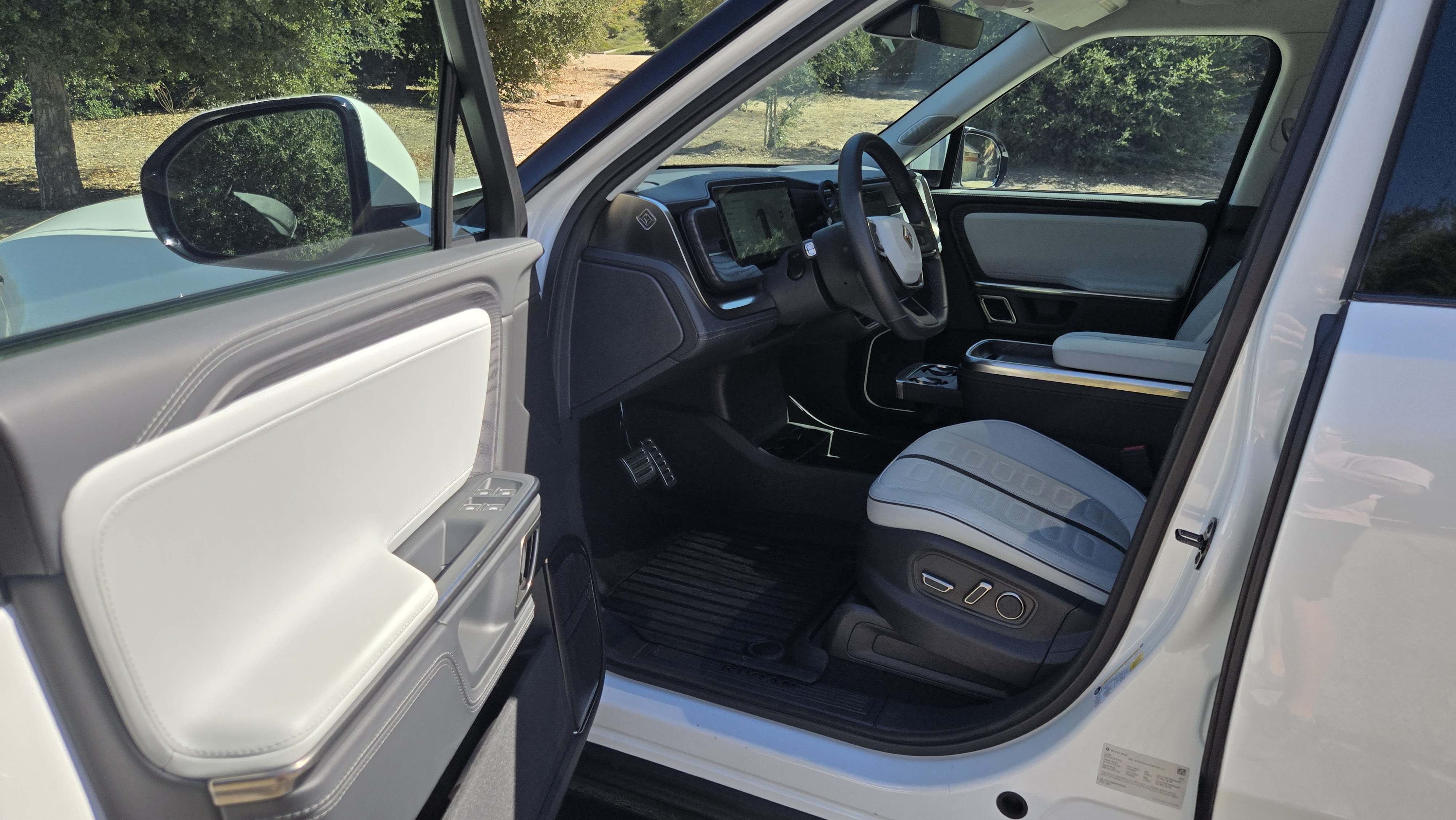 1 2023 Rivian R1S Adventure Quad Motor – 21” Wheels – $10k+ Upgrades 6