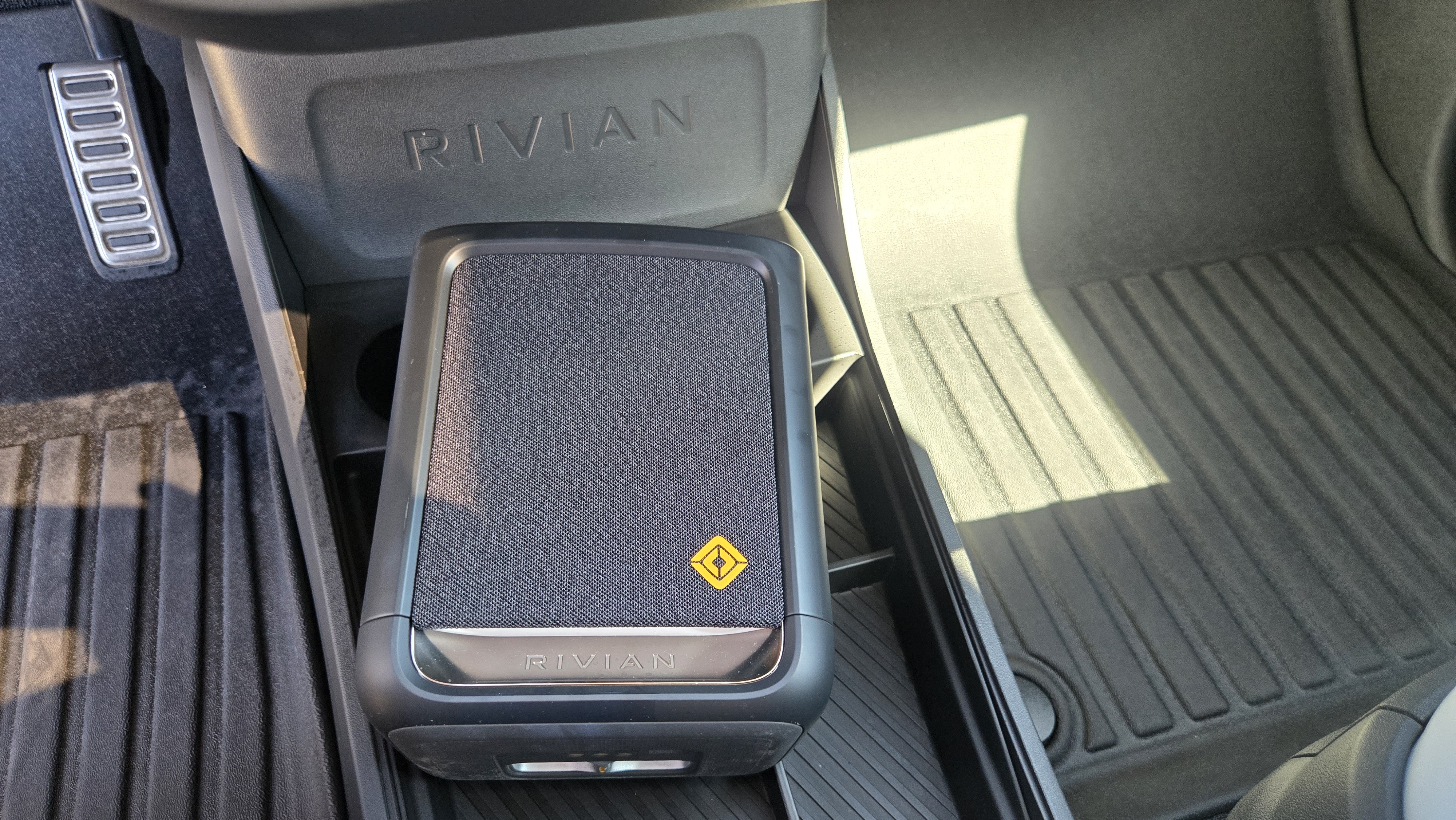 1 2023 Rivian R1S Adventure Quad Motor – 21” Wheels – $10k+ Upgrades 7