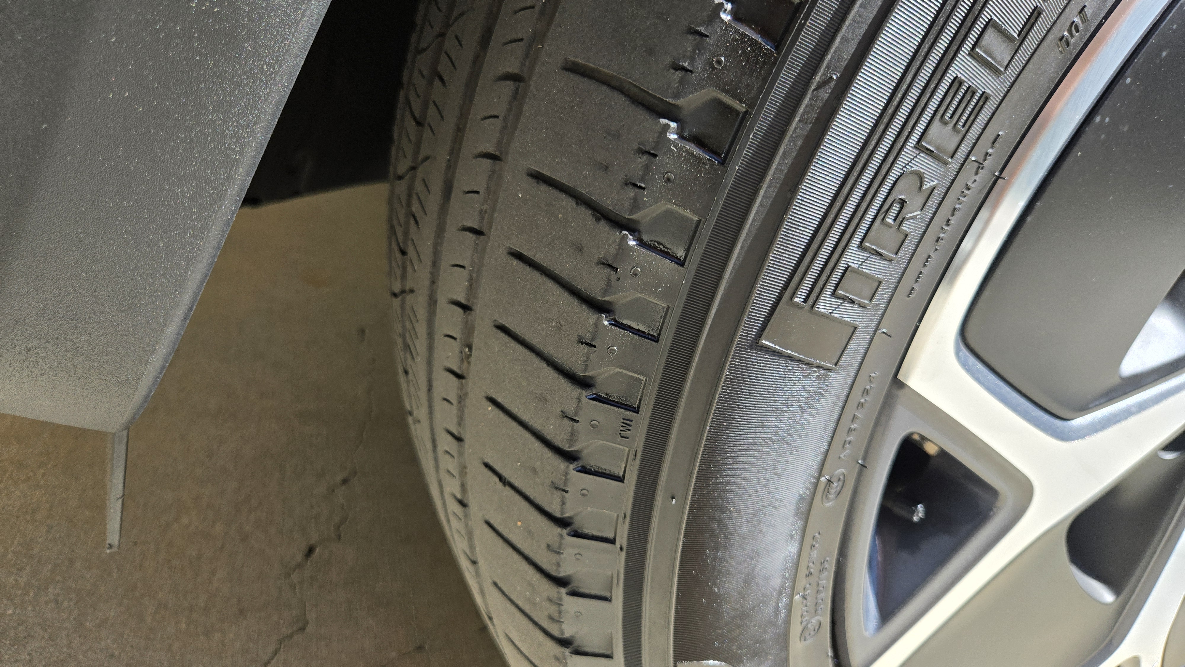 1 2023 Rivian R1S Adventure Quad Motor – 21” Wheels – $10k+ Upgrades 13