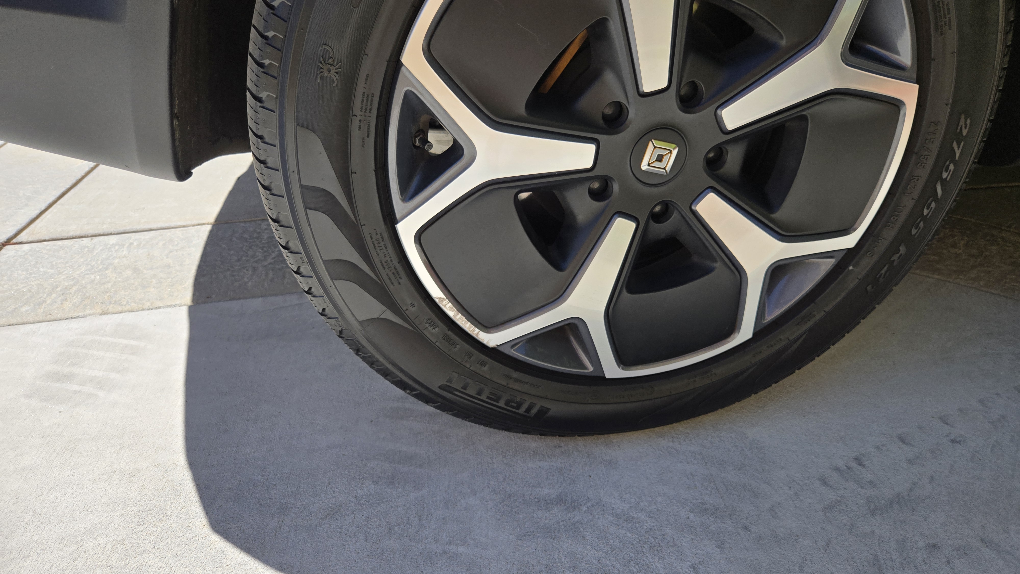 1 2023 Rivian R1S Adventure Quad Motor – 21” Wheels – $10k+ Upgrades 11