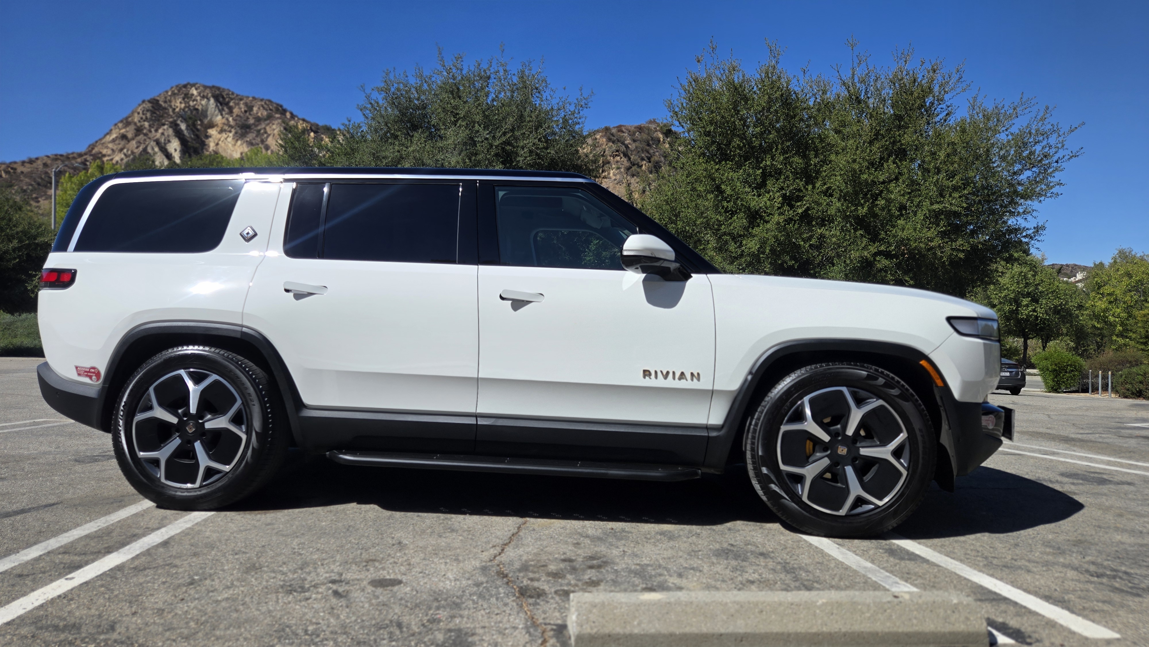 1 2023 Rivian R1S Adventure Quad Motor – 21” Wheels – $10k+ Upgrades 14