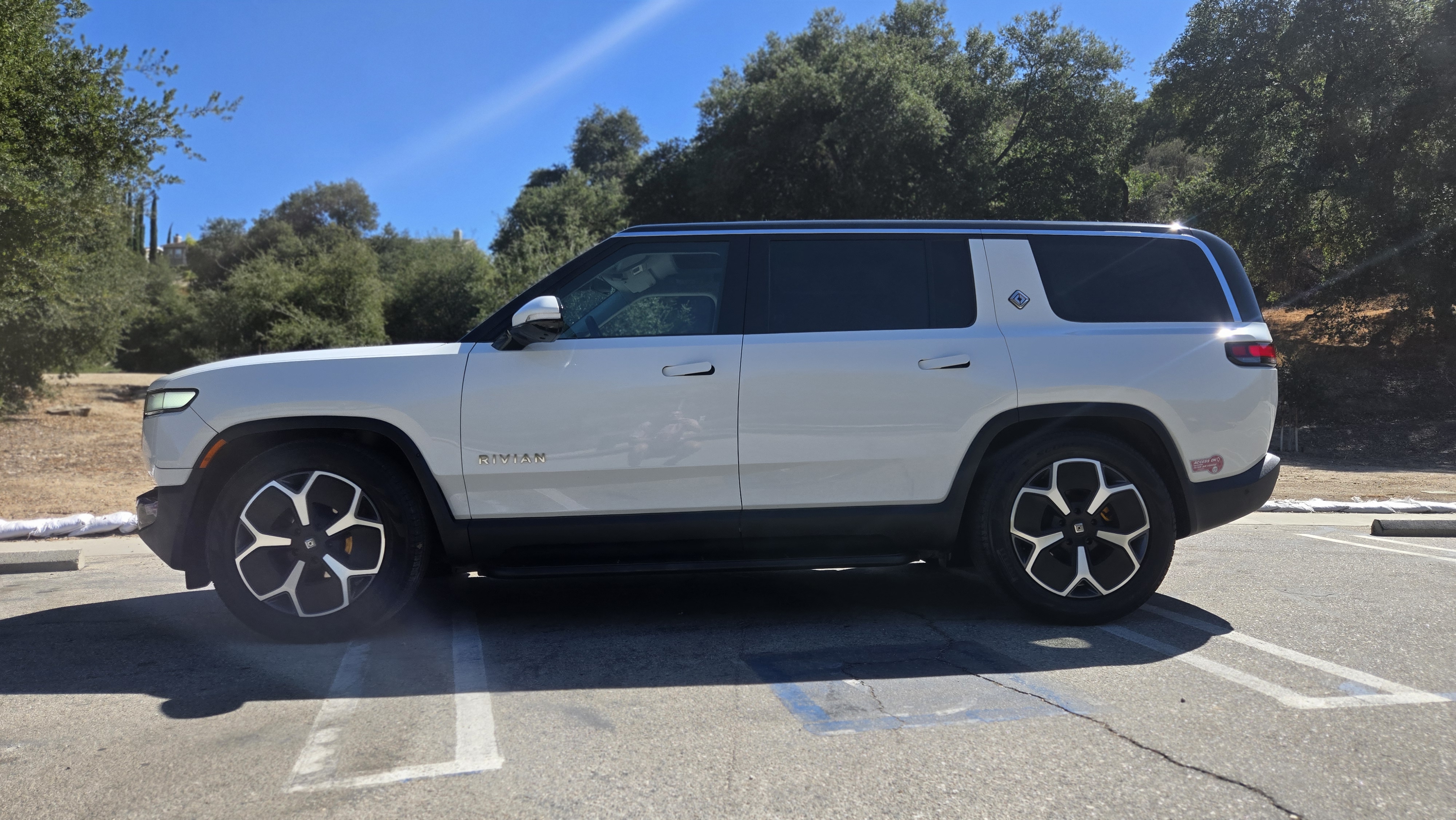 1 2023 Rivian R1S Adventure Quad Motor – 21” Wheels – $10k+ Upgrades 9