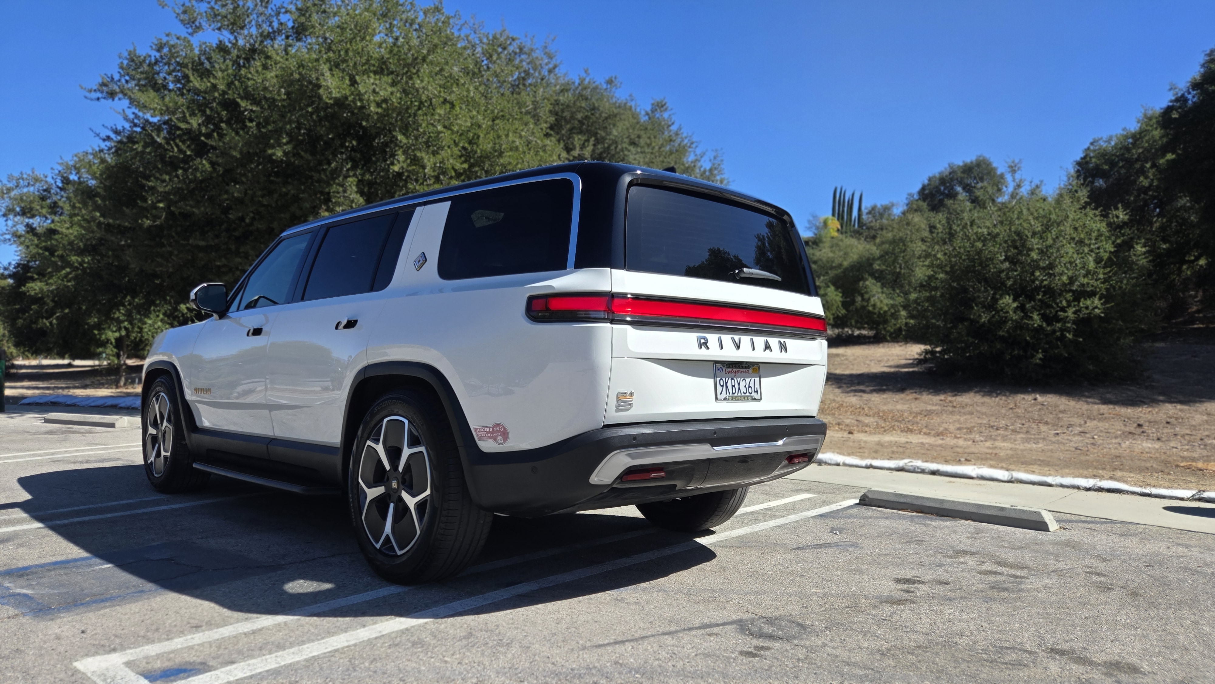 1 2023 Rivian R1S Adventure Quad Motor – 21” Wheels – $10k+ Upgrades 8