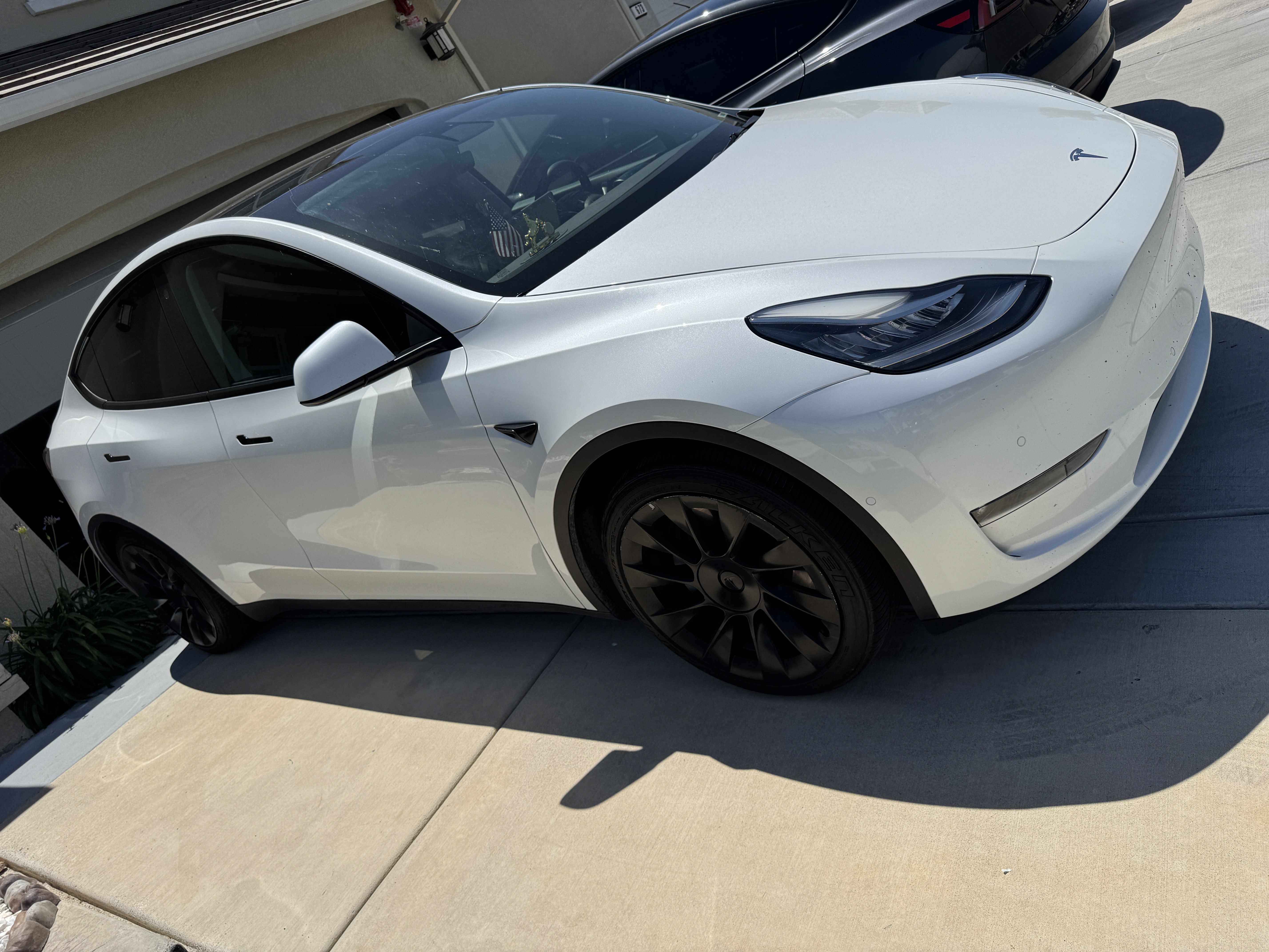 Tesla model Y 4