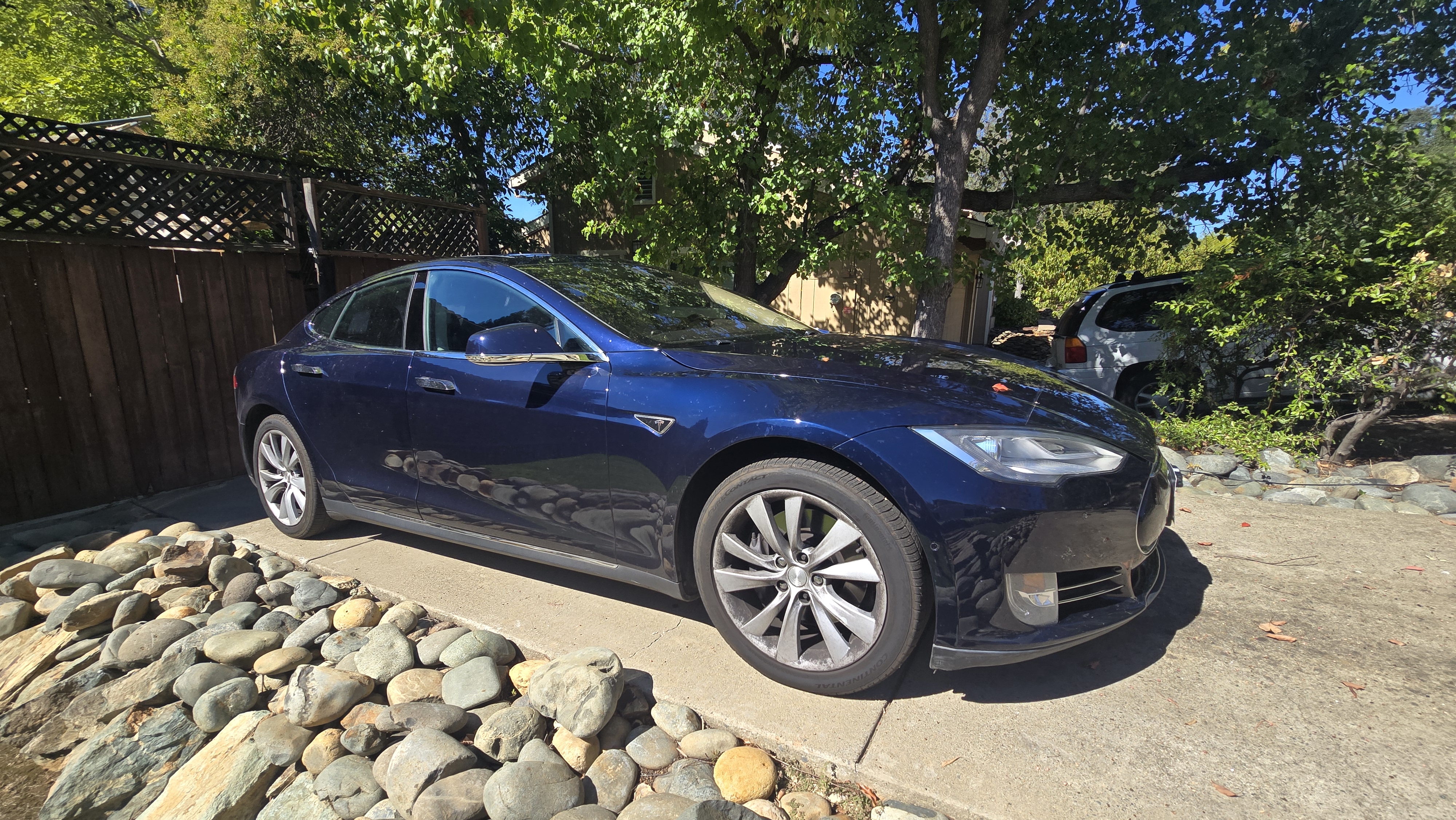 2014 Tesla S 85 - Free Unlimited Supercharging + MCU2 5