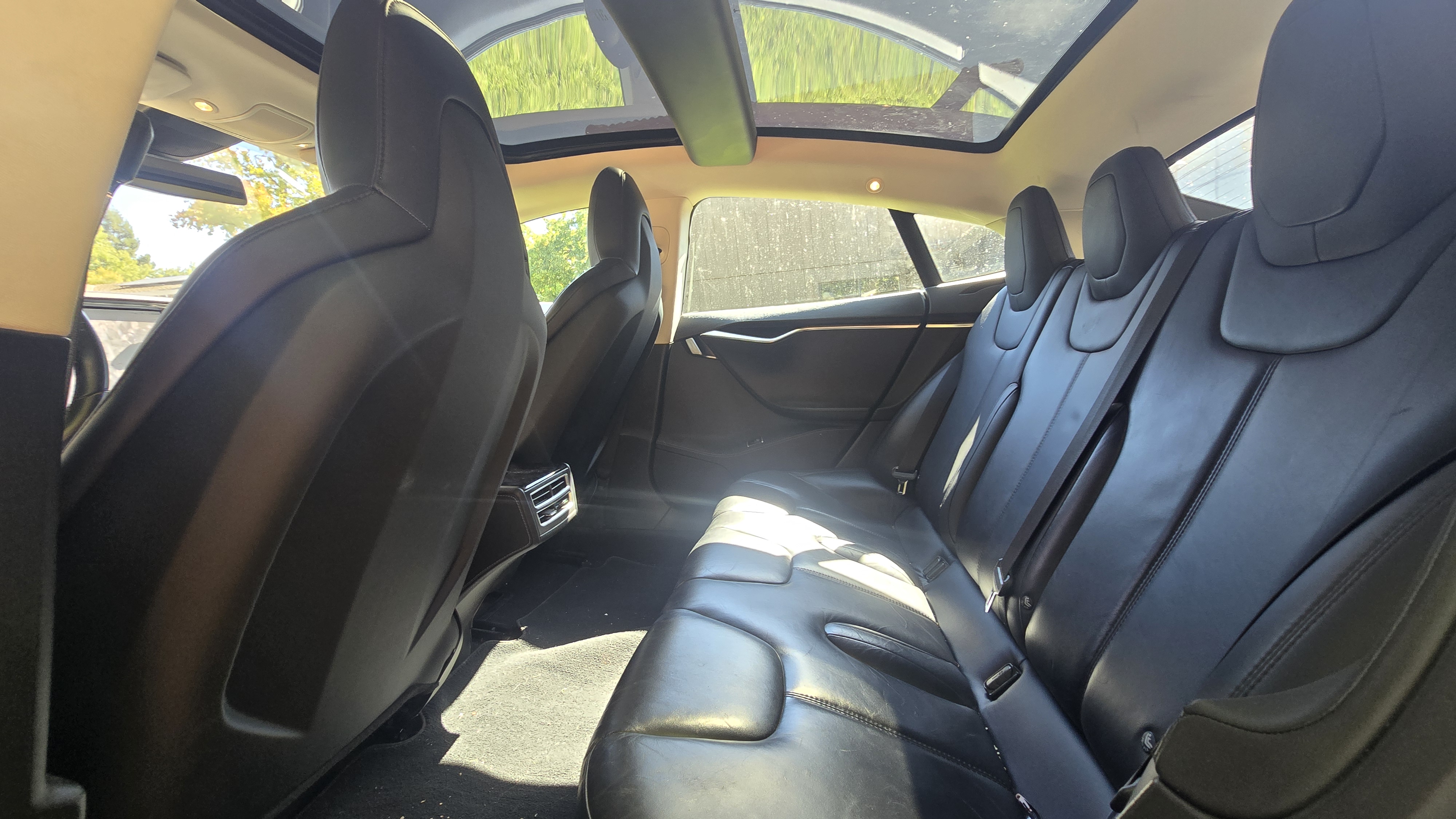 2014 Tesla S 85 - Free Unlimited Supercharging + MCU2