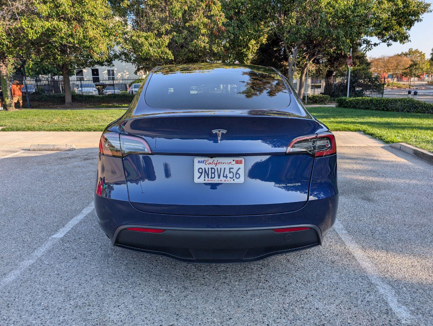 Tesla model Y 6