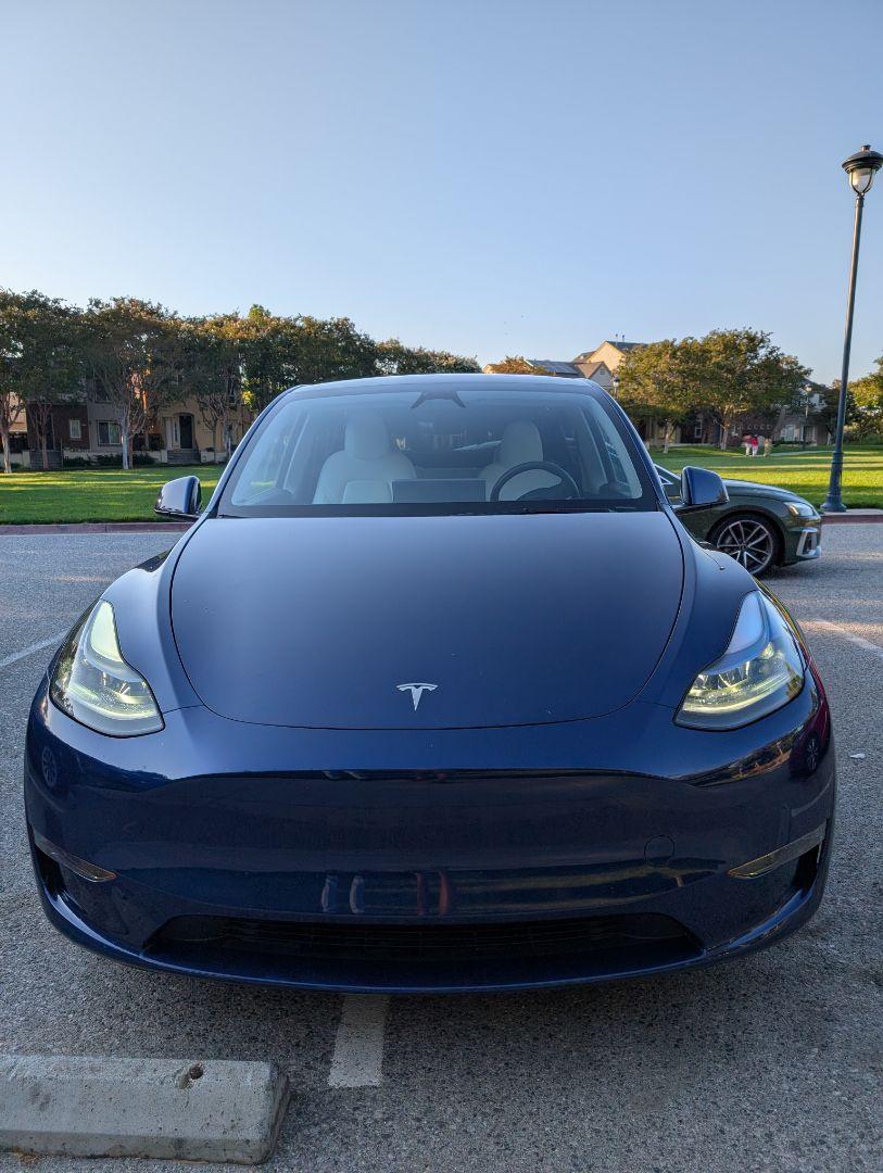 Tesla model Y 9