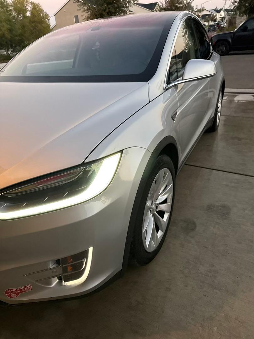 Tesla model X 75 D Free super charging 3