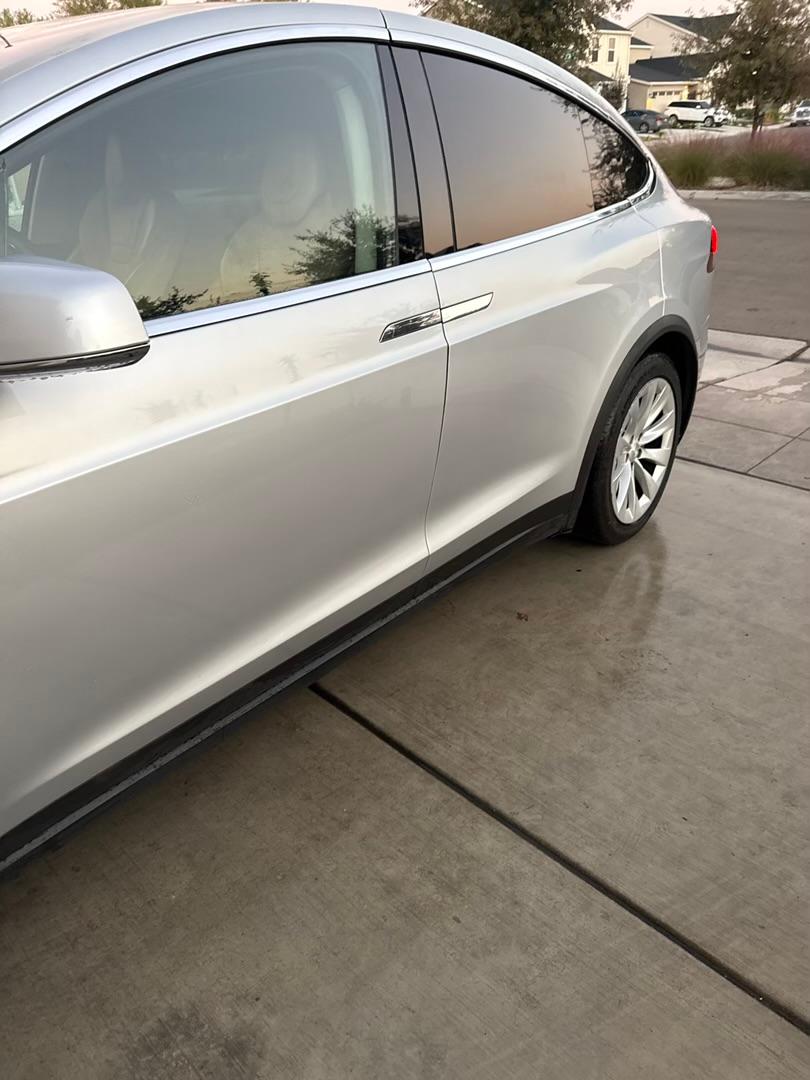 Tesla model X 75 D Free super charging 4