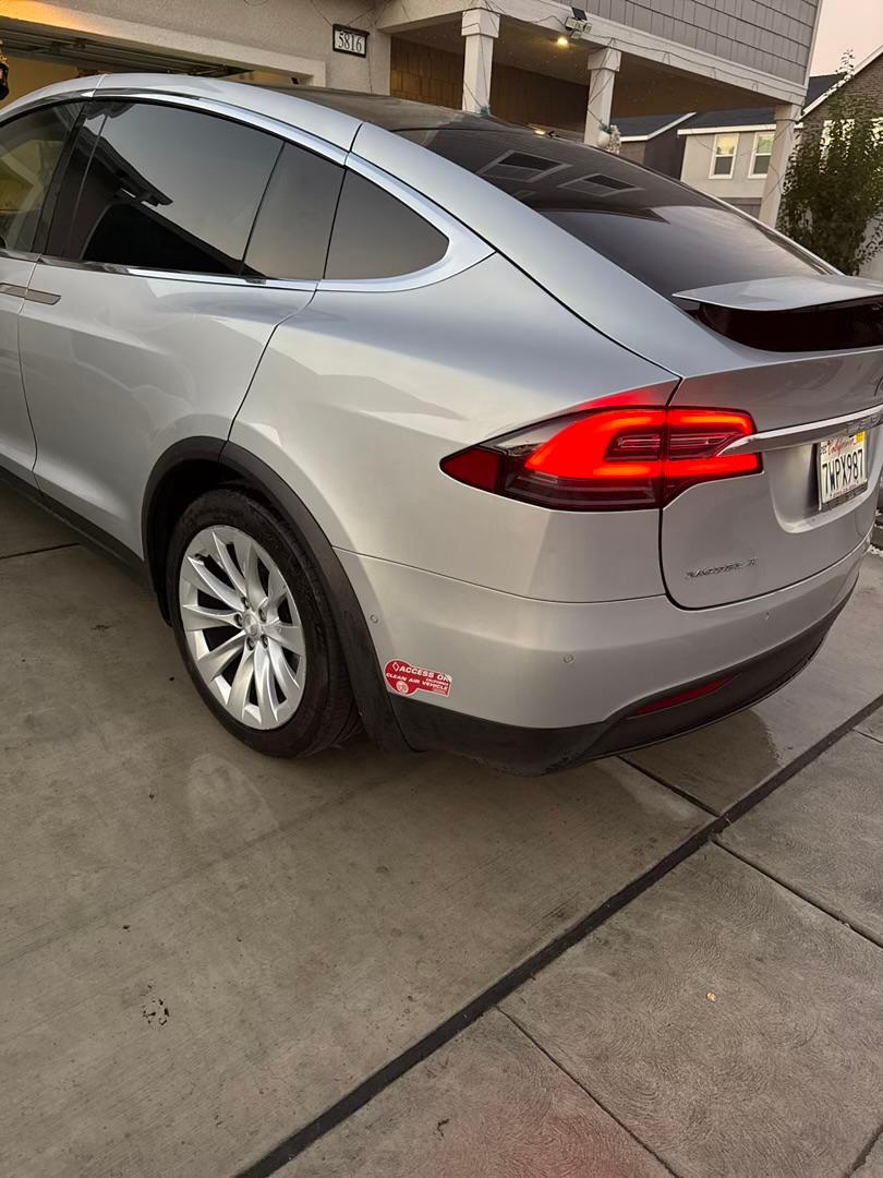 Tesla model X 75 D Free super charging 5