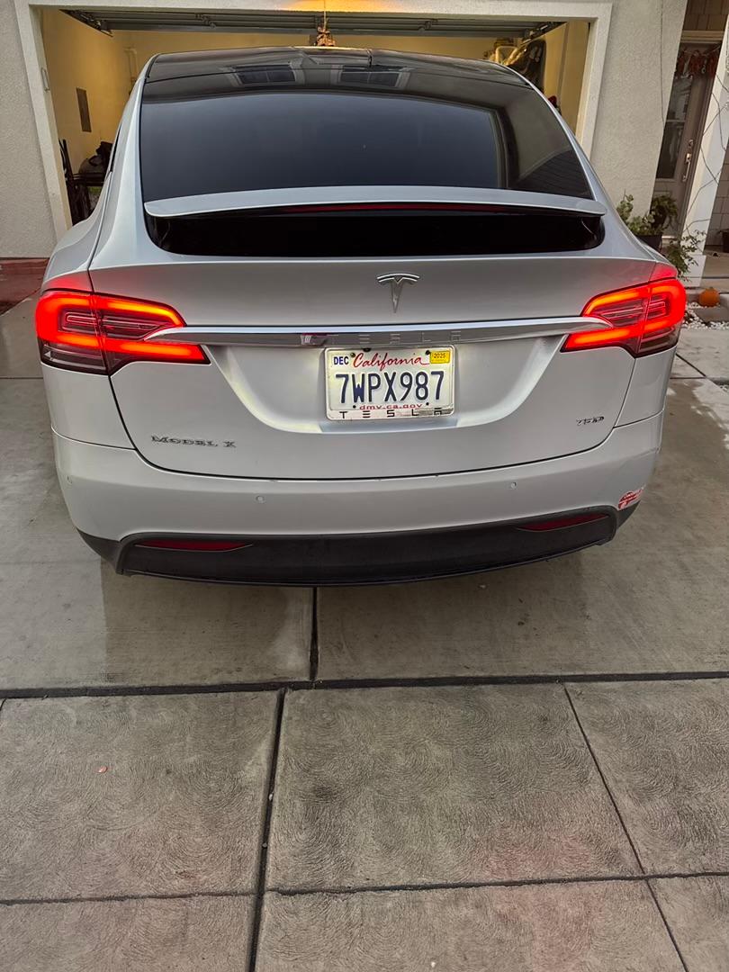 Tesla model X 75 D Free super charging 6